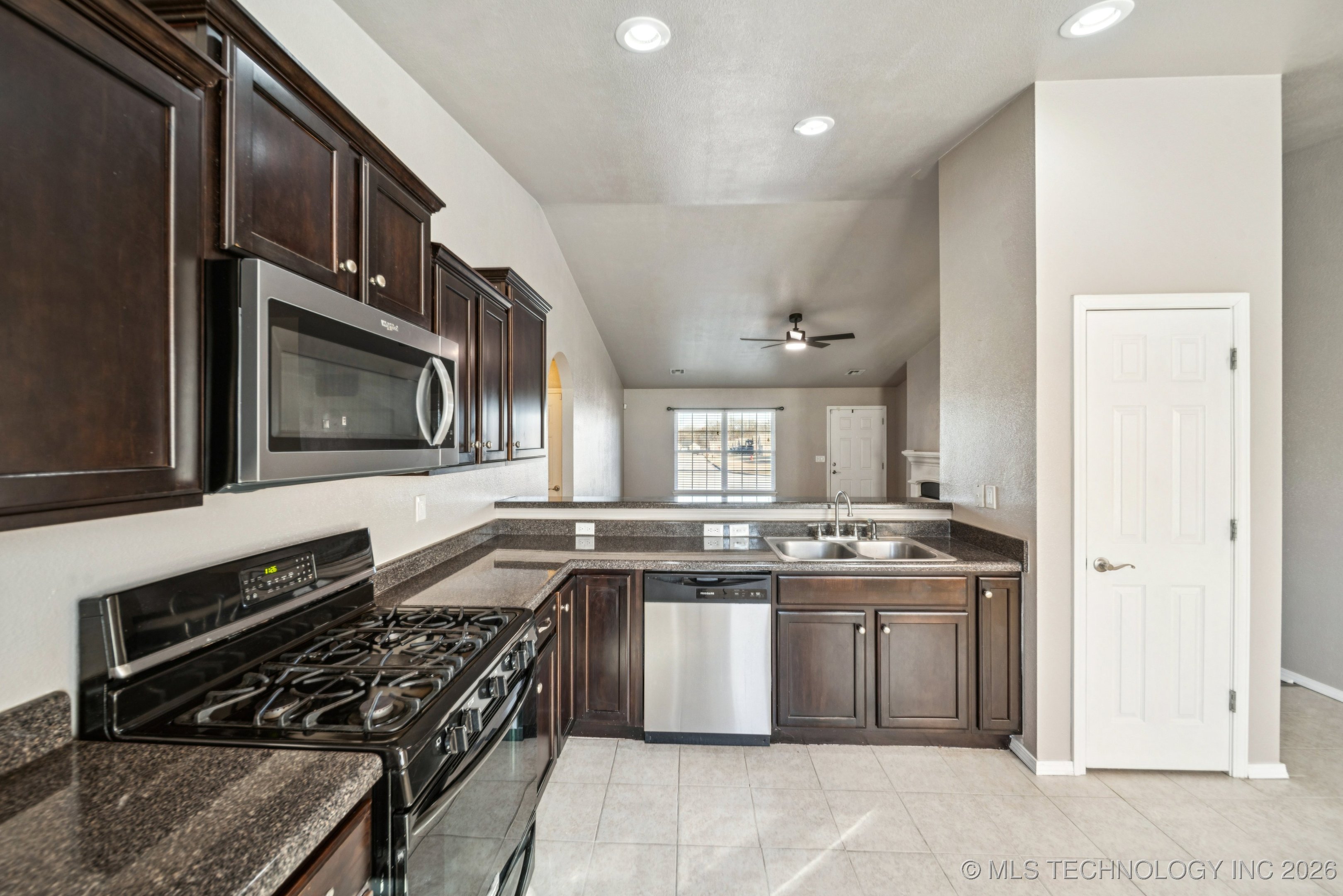 8654 S 262nd East Avenue Property Photo 13