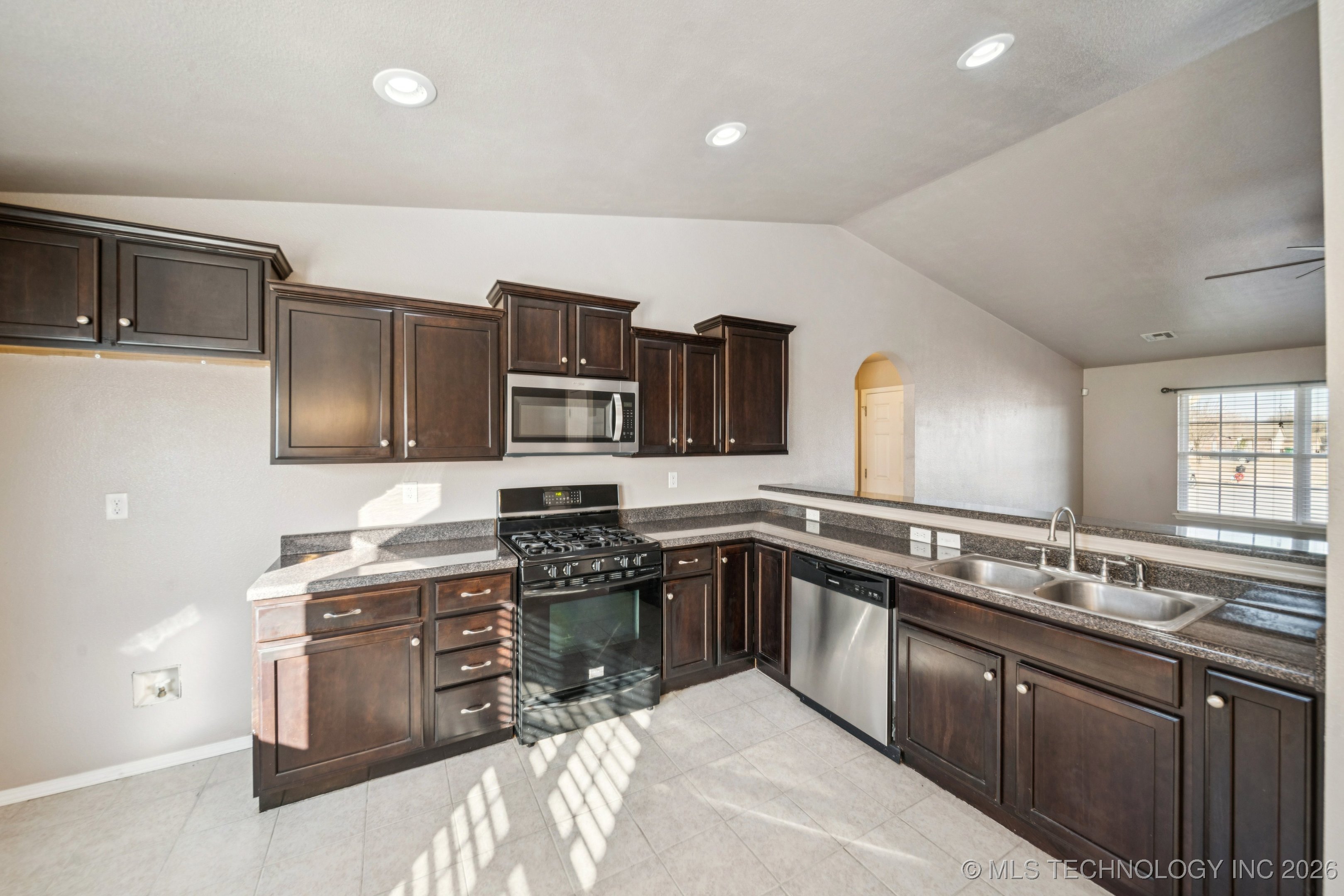 8654 S 262nd East Avenue Property Photo 14