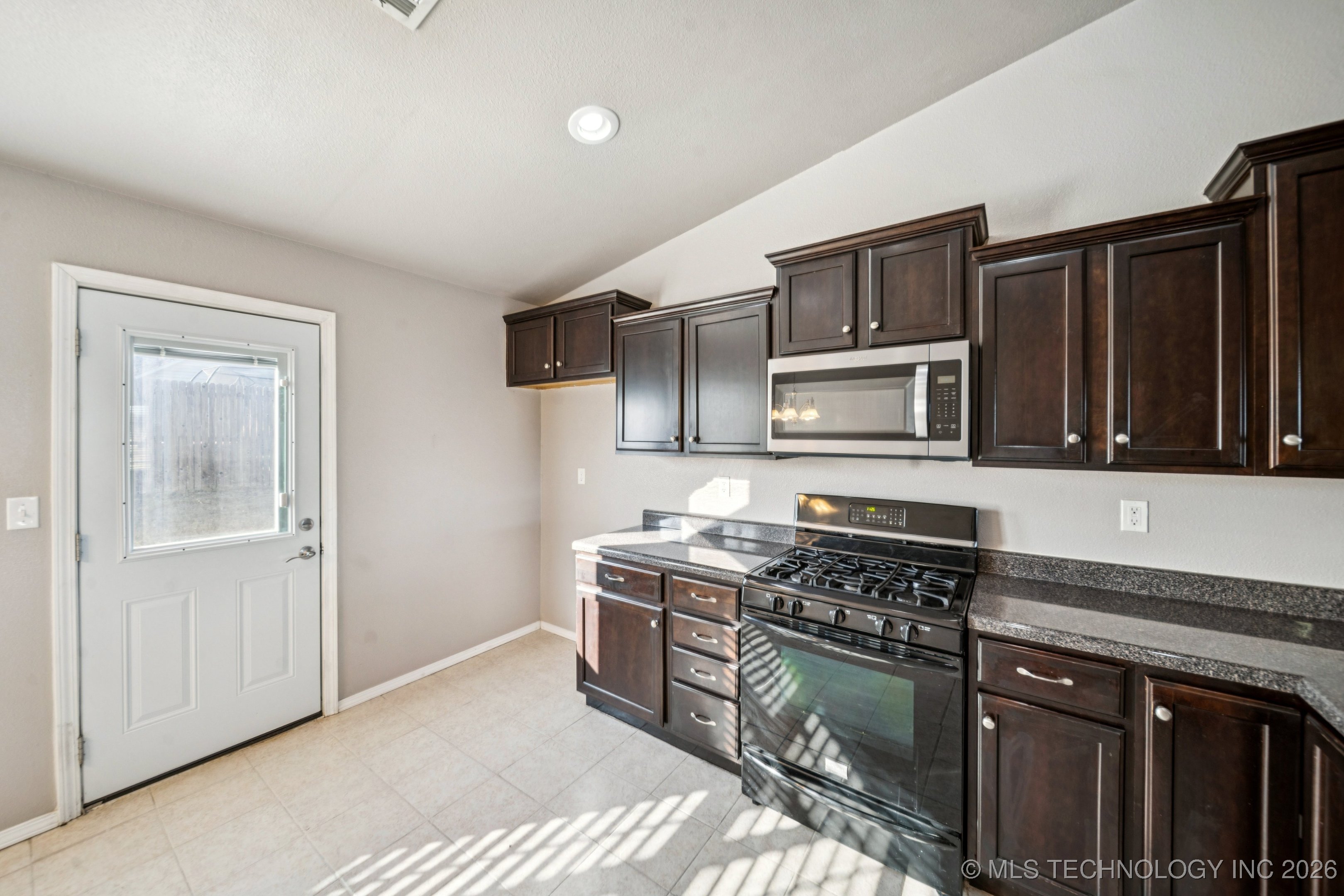 8654 S 262nd East Avenue Property Photo 15