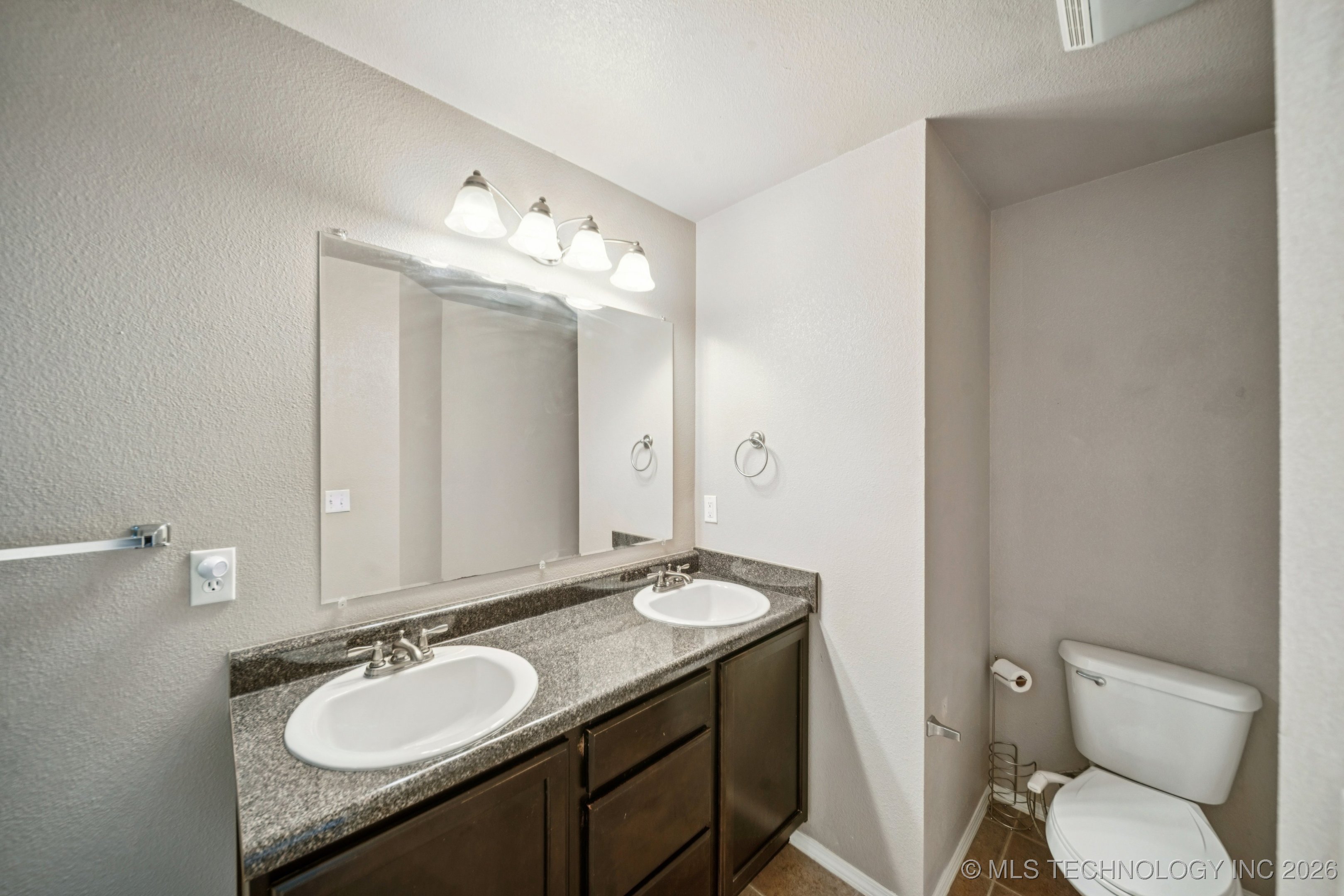 8654 S 262nd East Avenue Property Photo 21