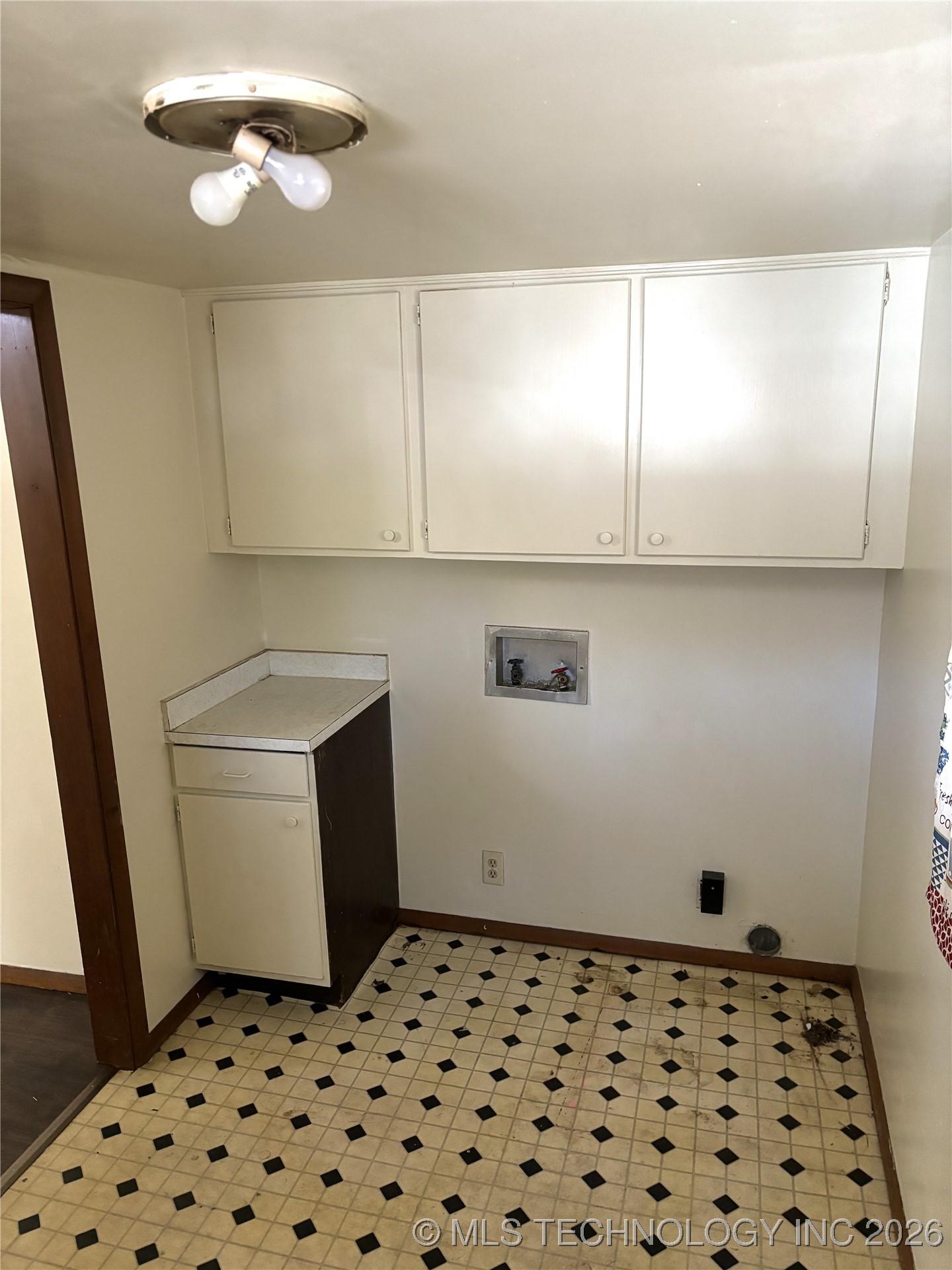 704 S Morton Avenue Property Photo 9