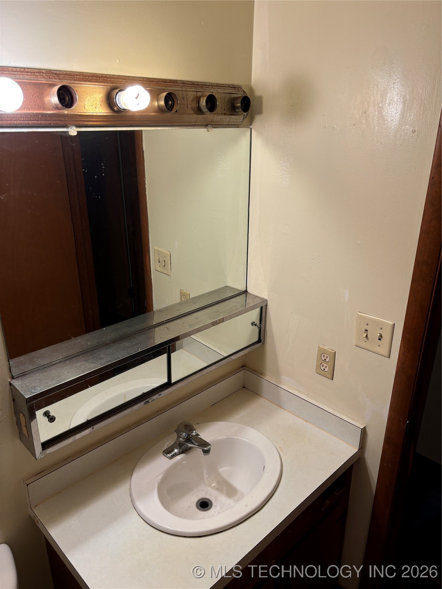 704 S Morton Avenue Property Photo 15