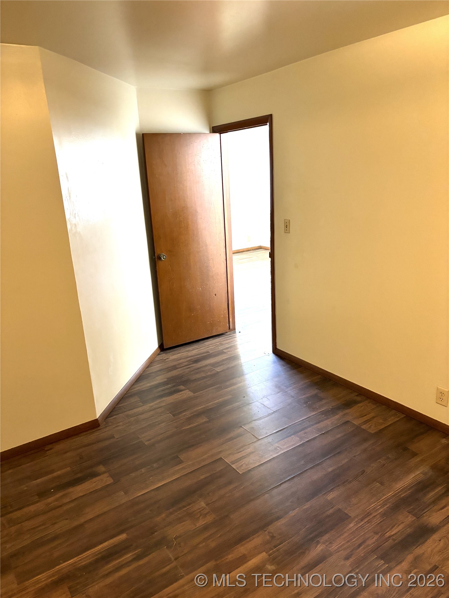 704 S Morton Avenue Property Photo 17