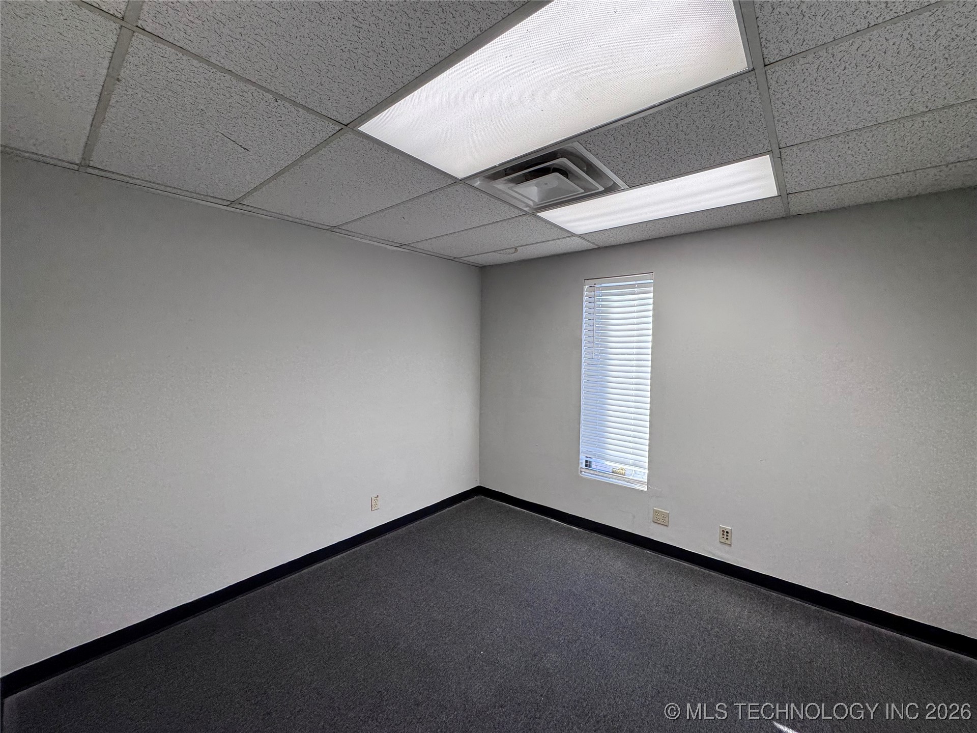 10818 E Newton Place Property Photo 8