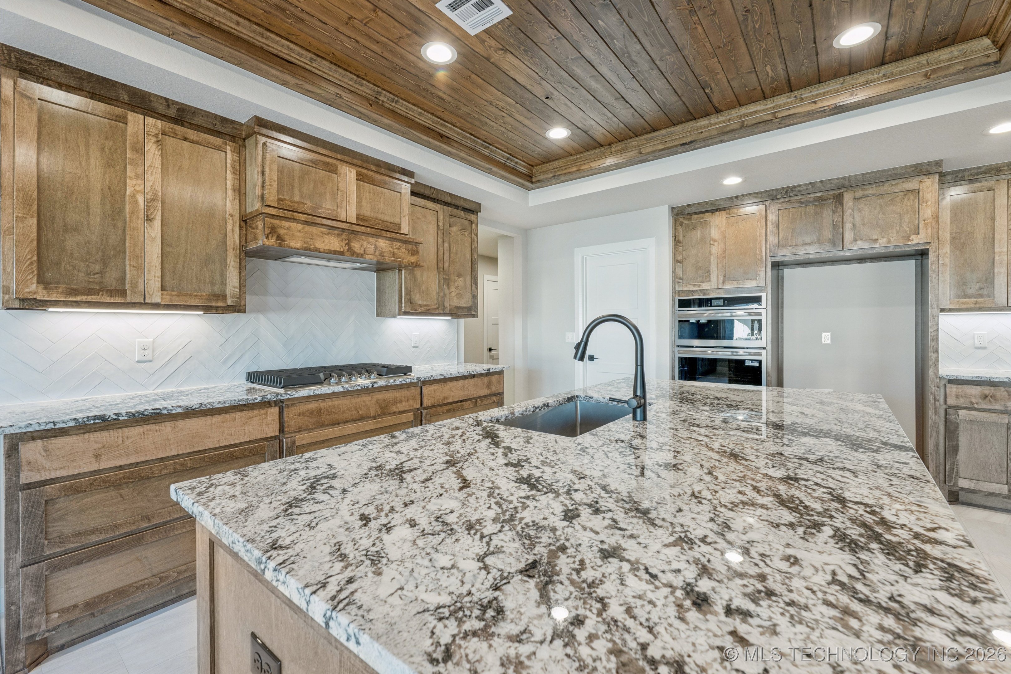 23277 E 107th Street S Property Photo 10