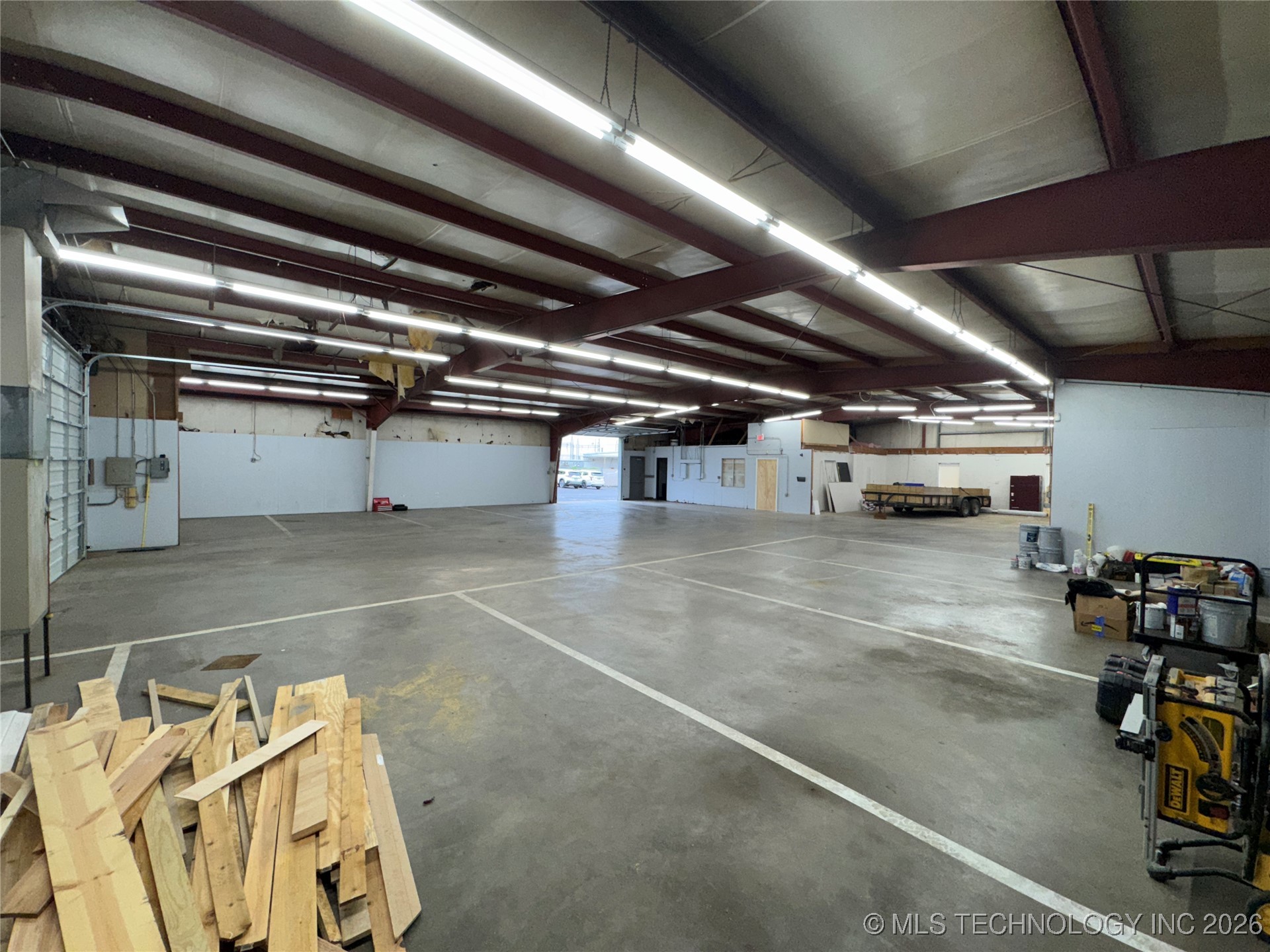 6535 E Skelly Drive Property Photo 2