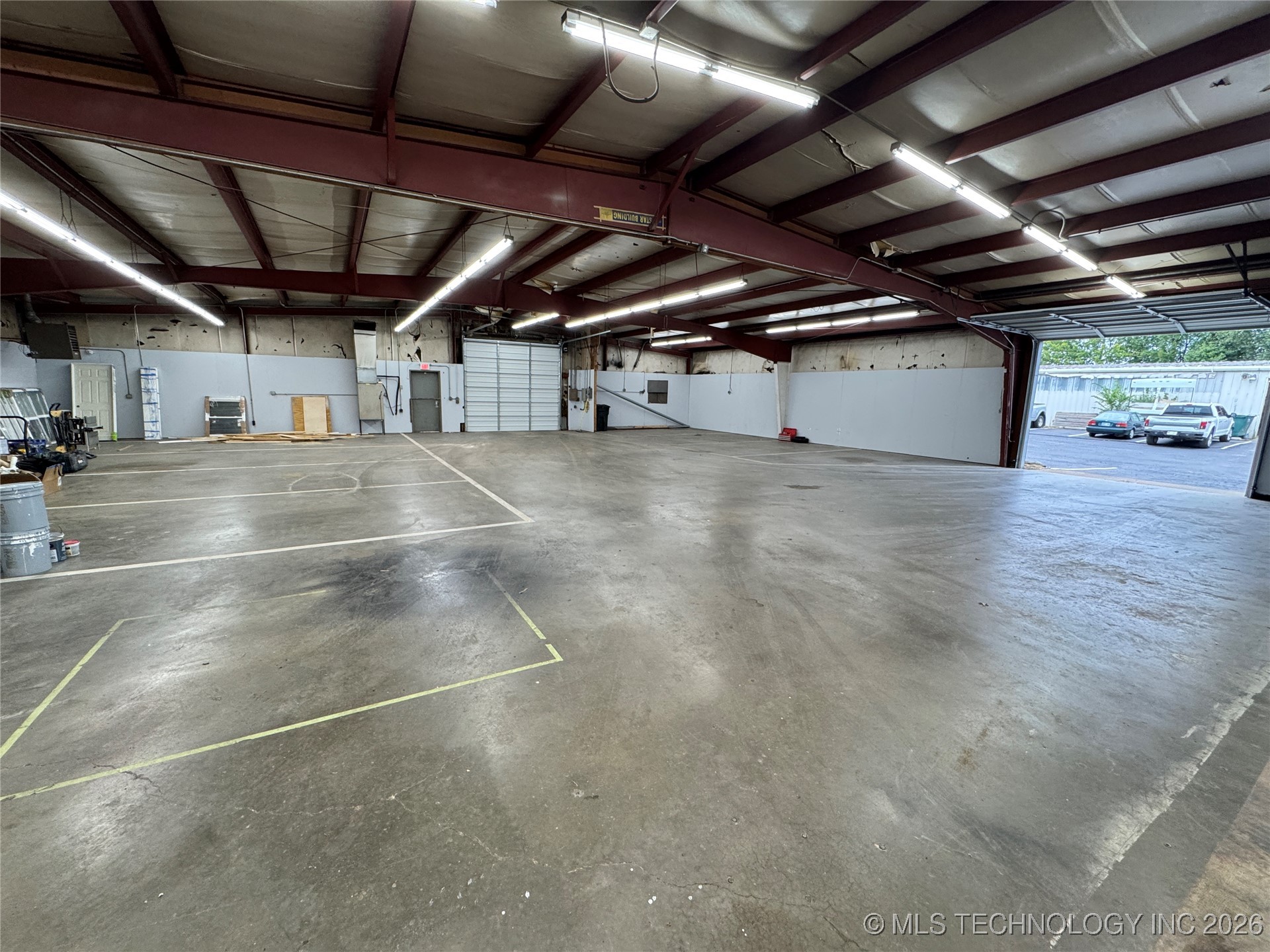 6535 E Skelly Drive Property Photo 4