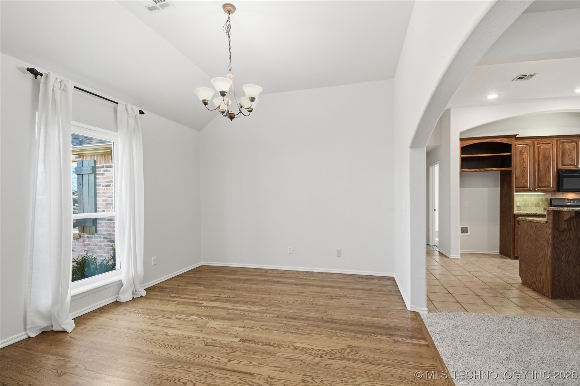 14226 S Urbana Avenue Property Photo 8