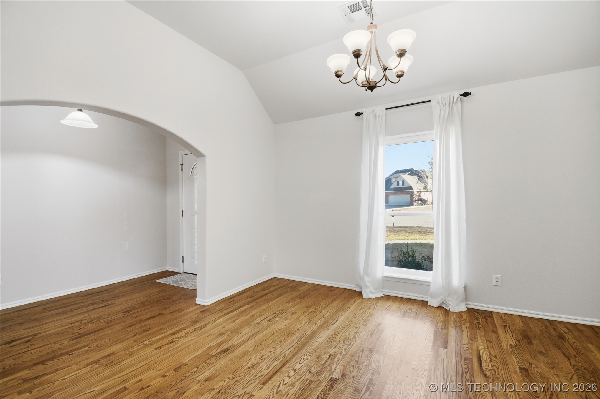 14226 S Urbana Avenue Property Photo 9