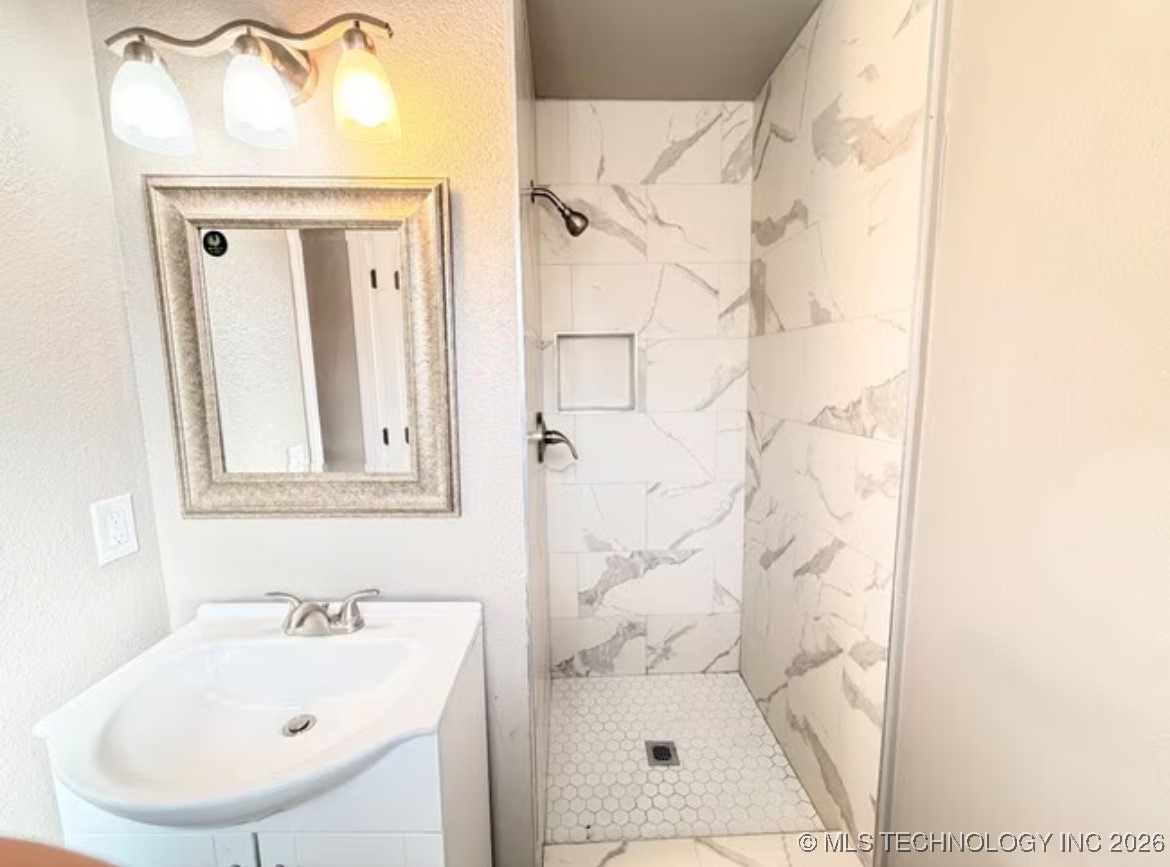 8941 E 57th Street Property Photo 8