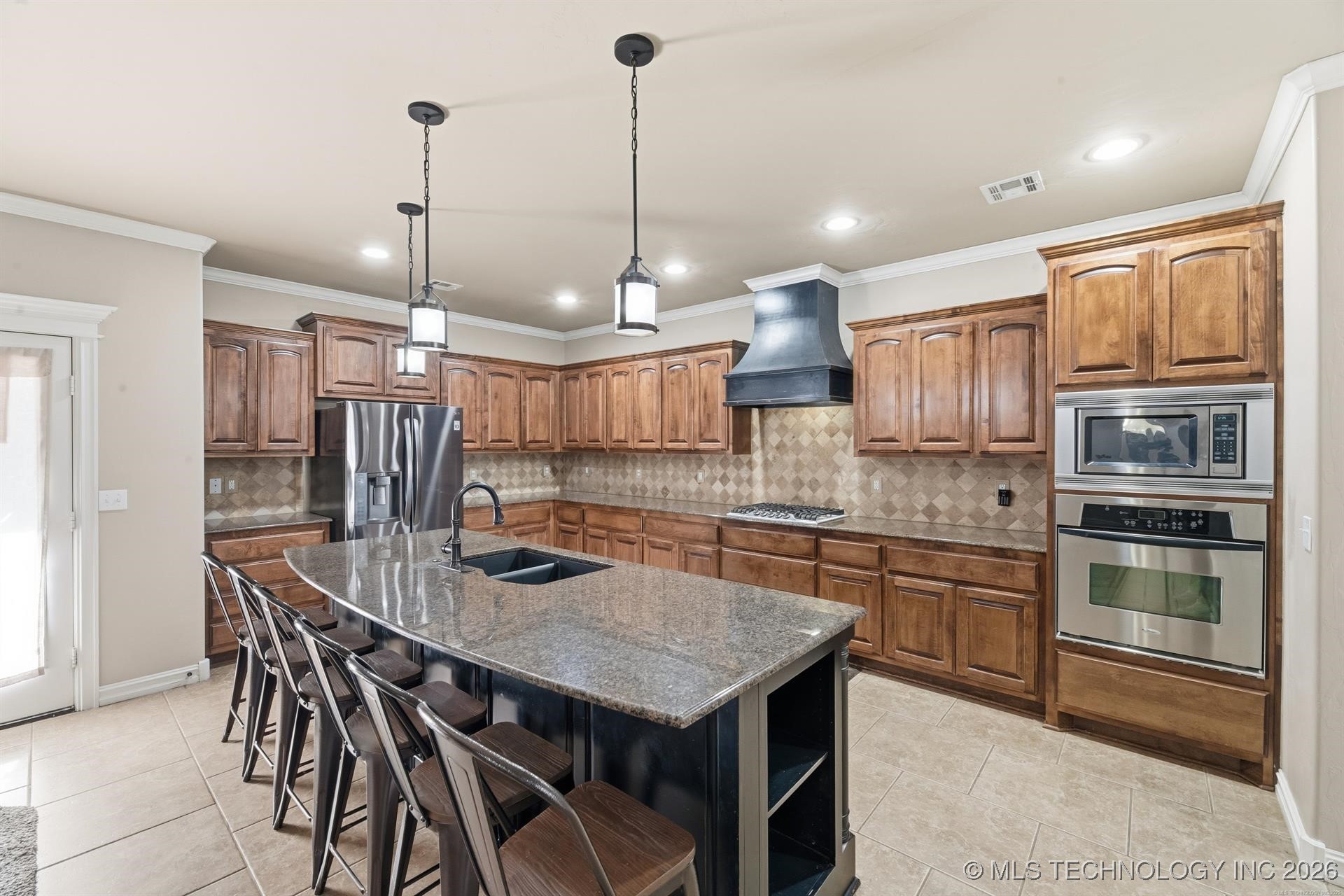 722 W 39th Street S Property Photo 6