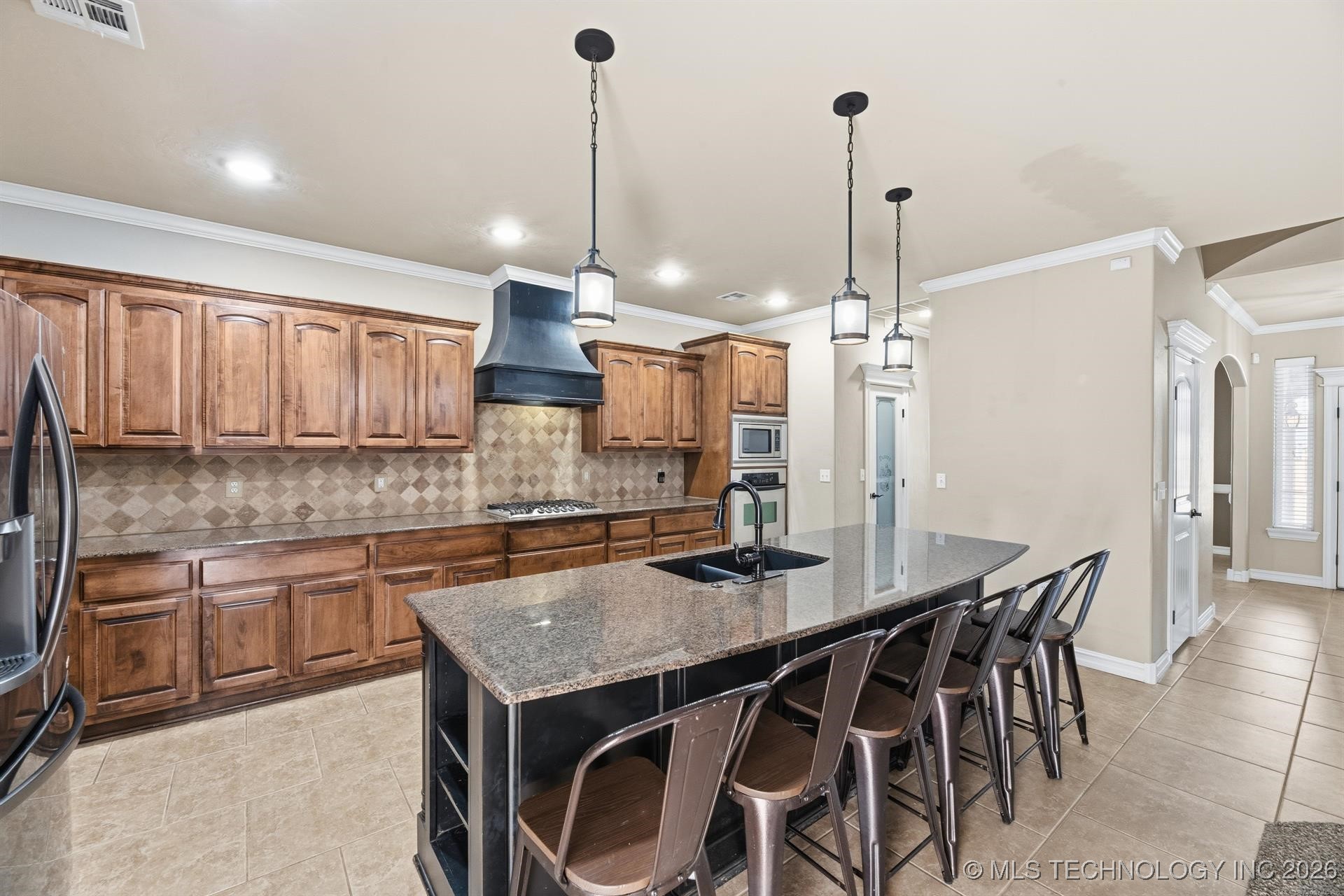 722 W 39th Street S Property Photo 8