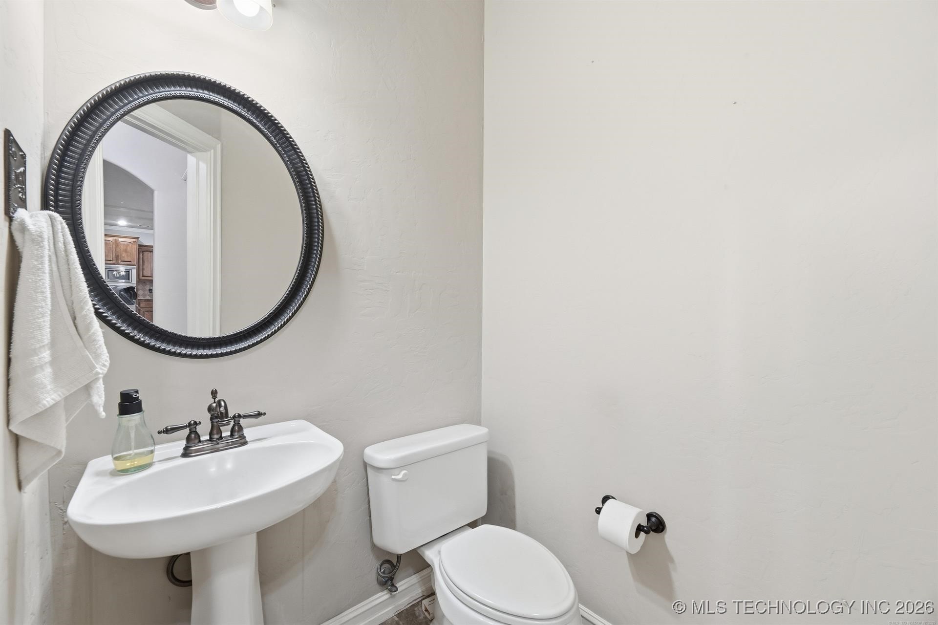 722 W 39th Street S Property Photo 12