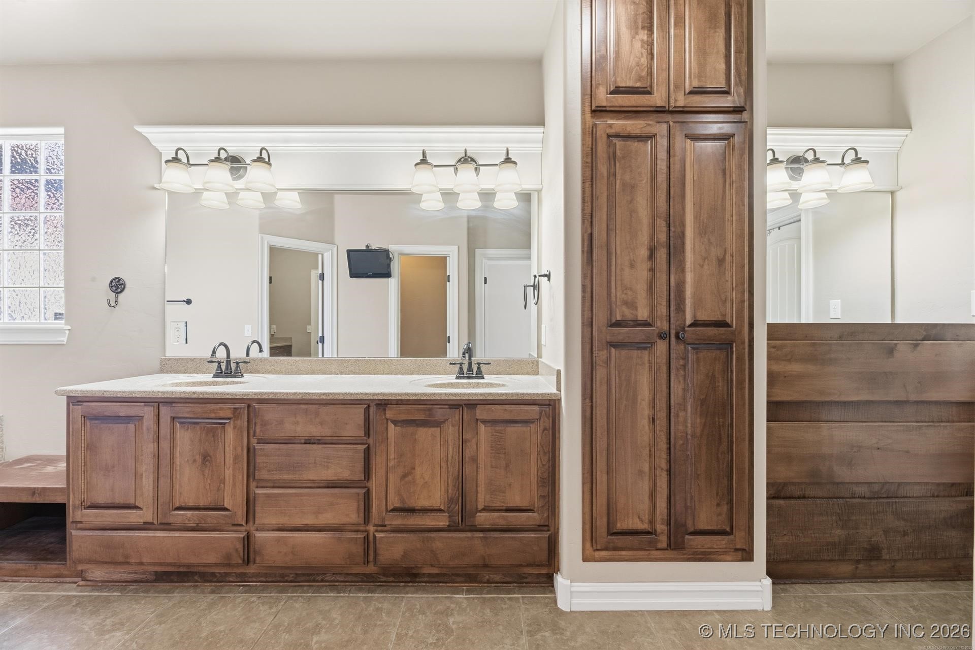 722 W 39th Street S Property Photo 16