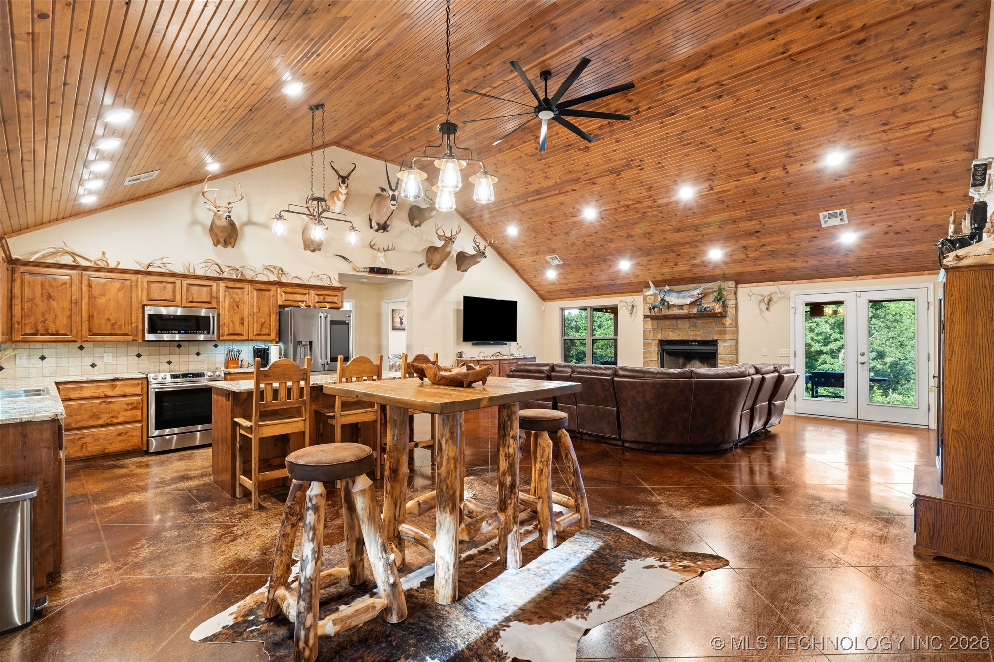 21501 S 705 Road Property Photo 6