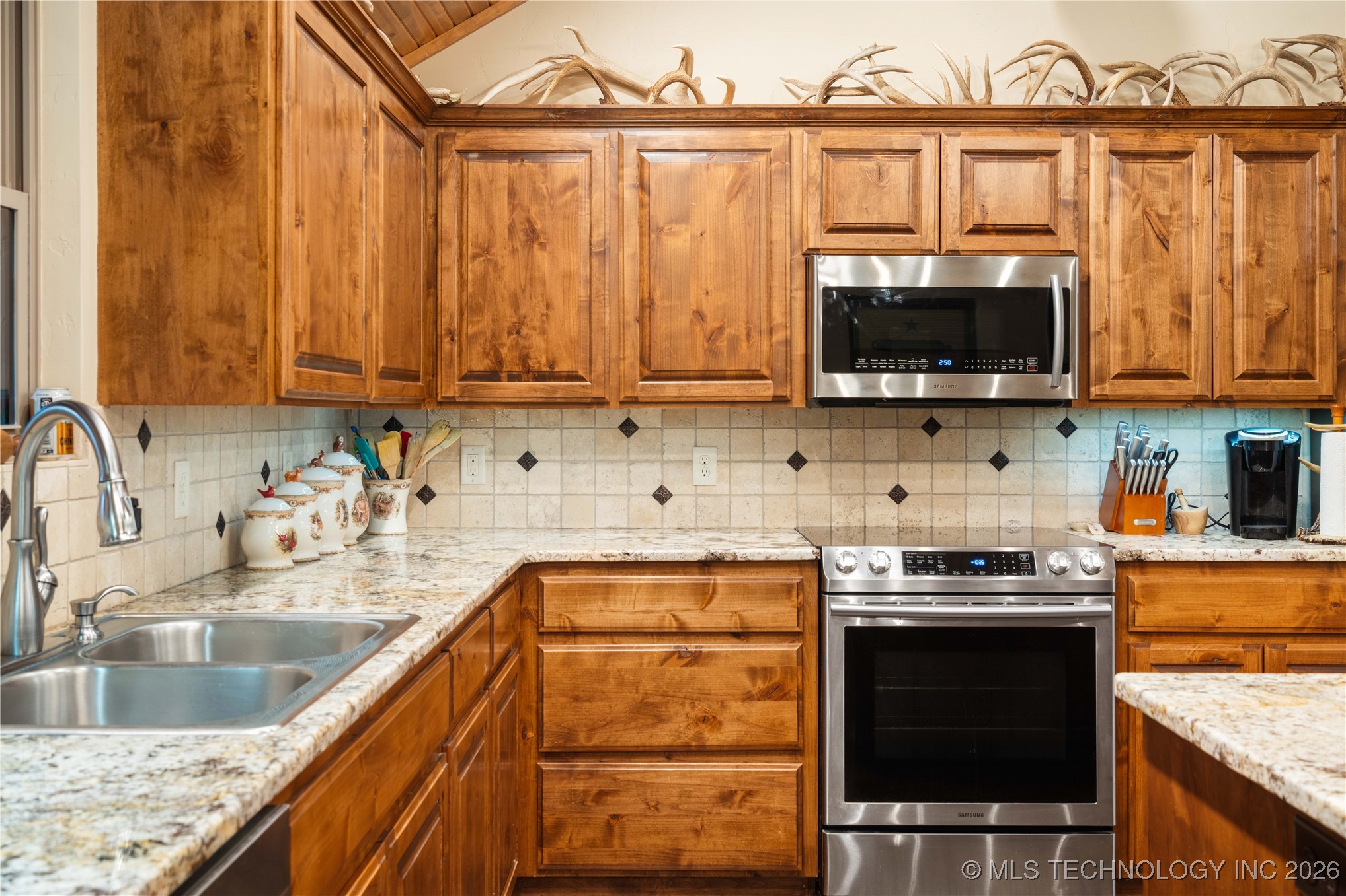 21501 S 705 Road Property Photo 10