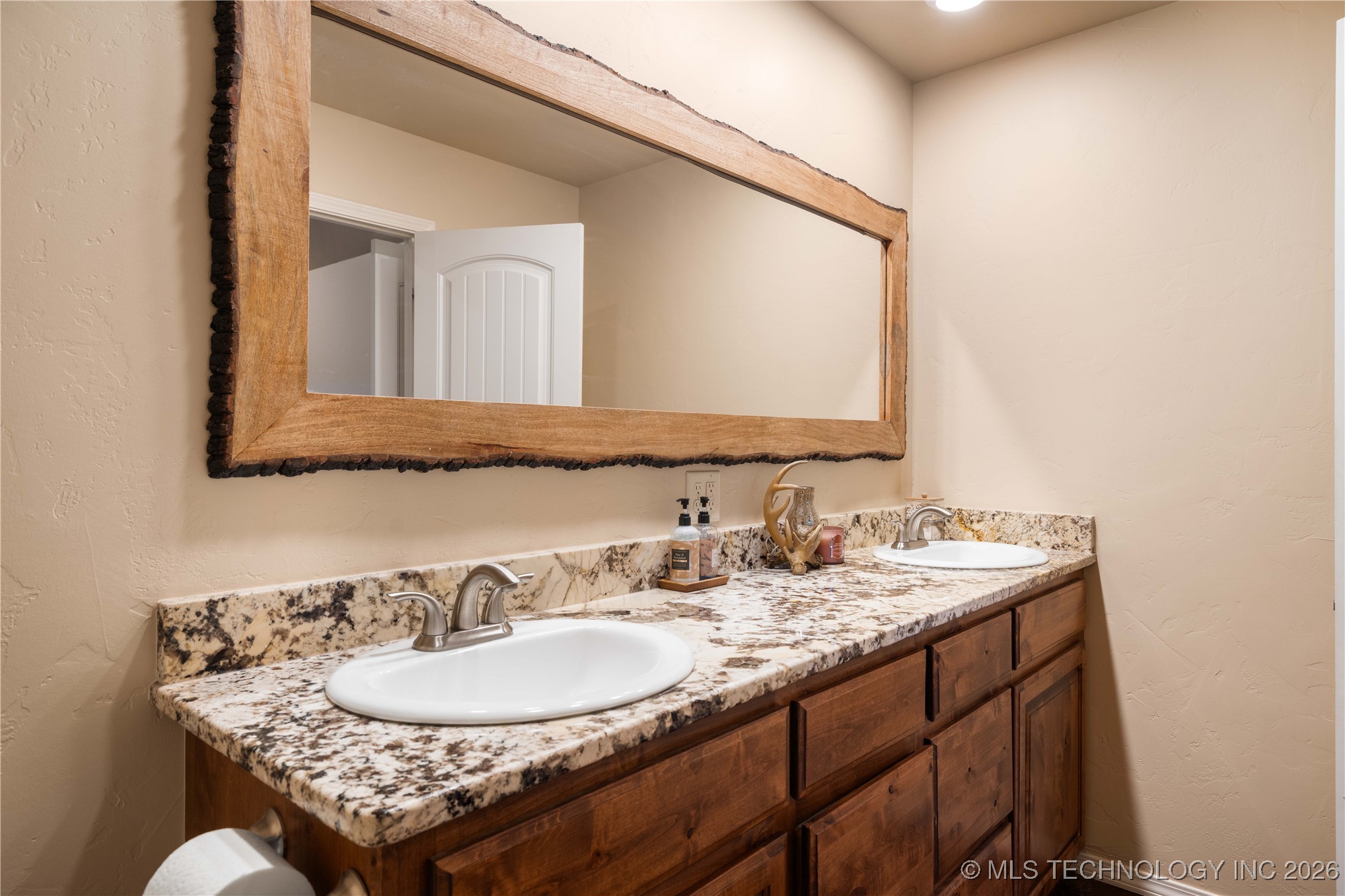 21501 S 705 Road Property Photo 18