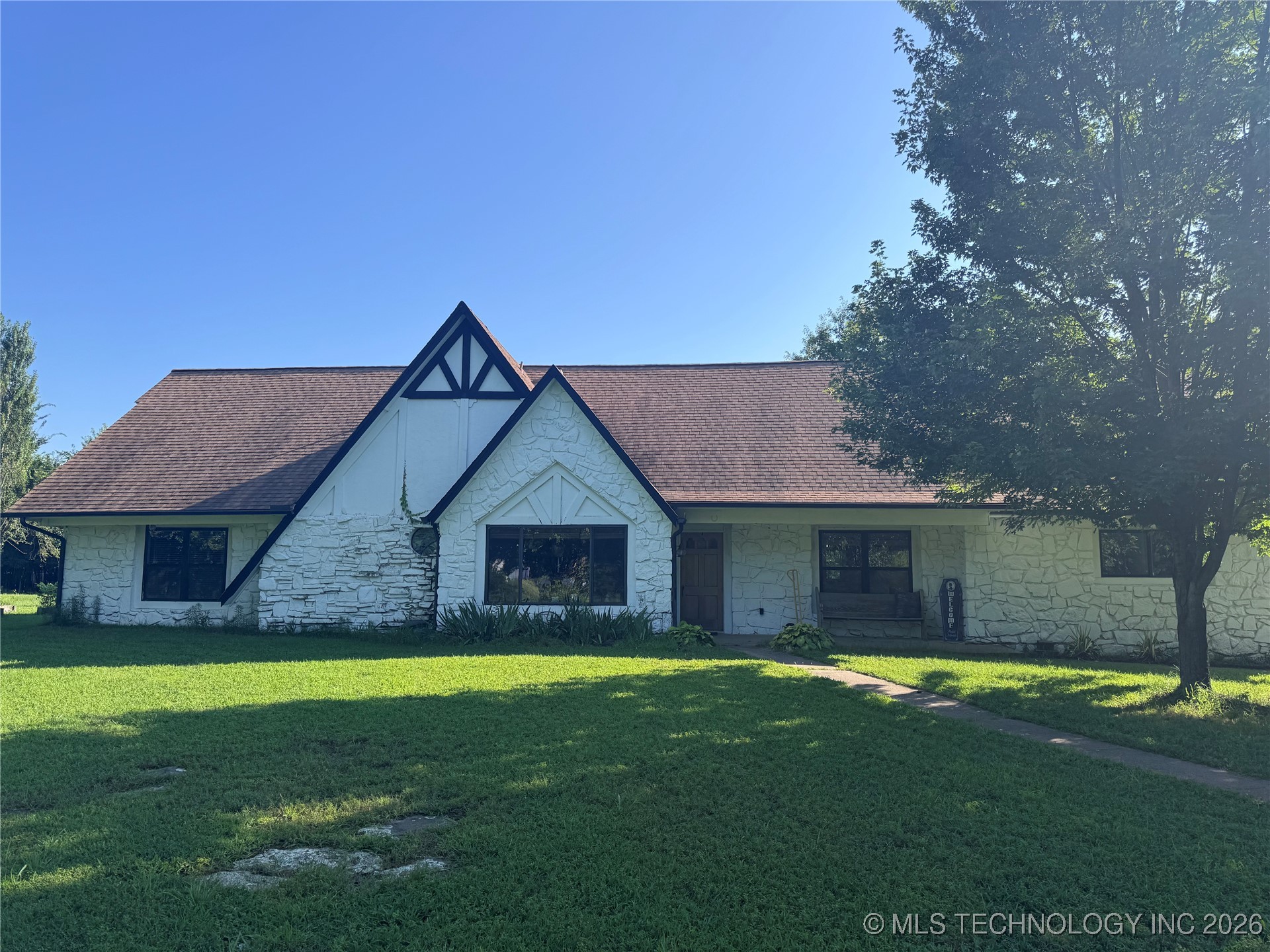 9858 N 38th Avenue W Property Photo 1