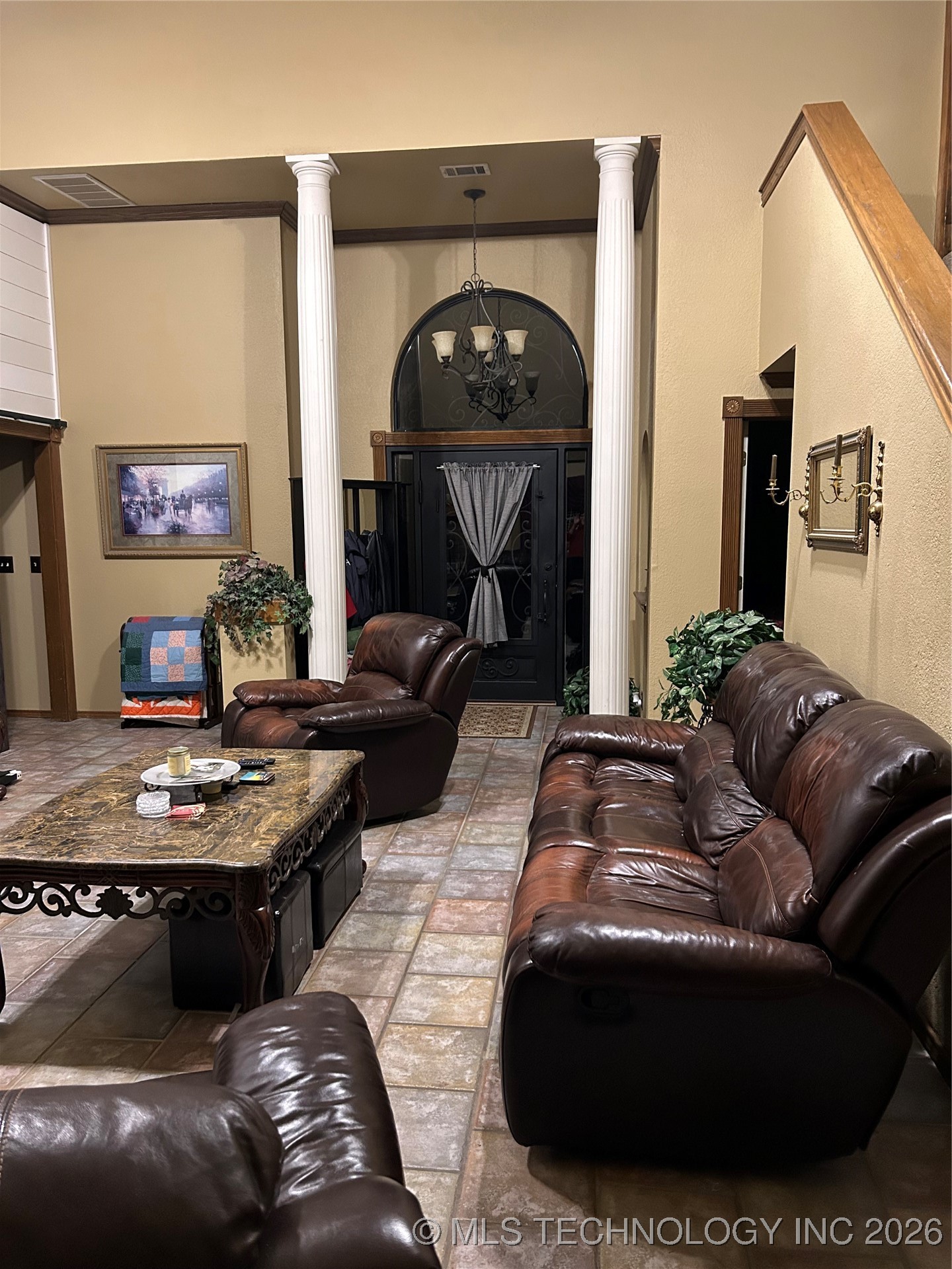 512 Oakland Court Property Photo 6