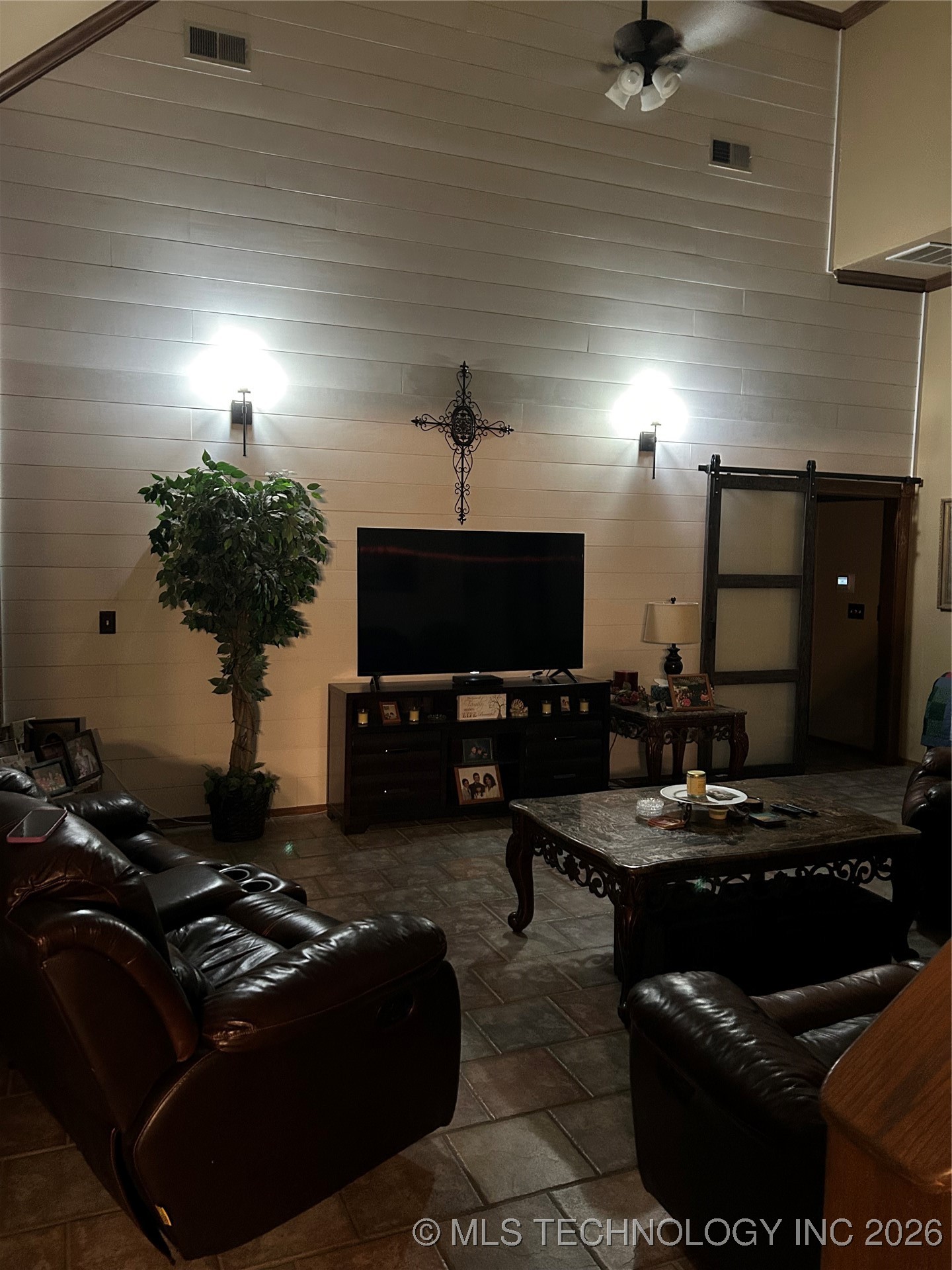 512 Oakland Court Property Photo 7