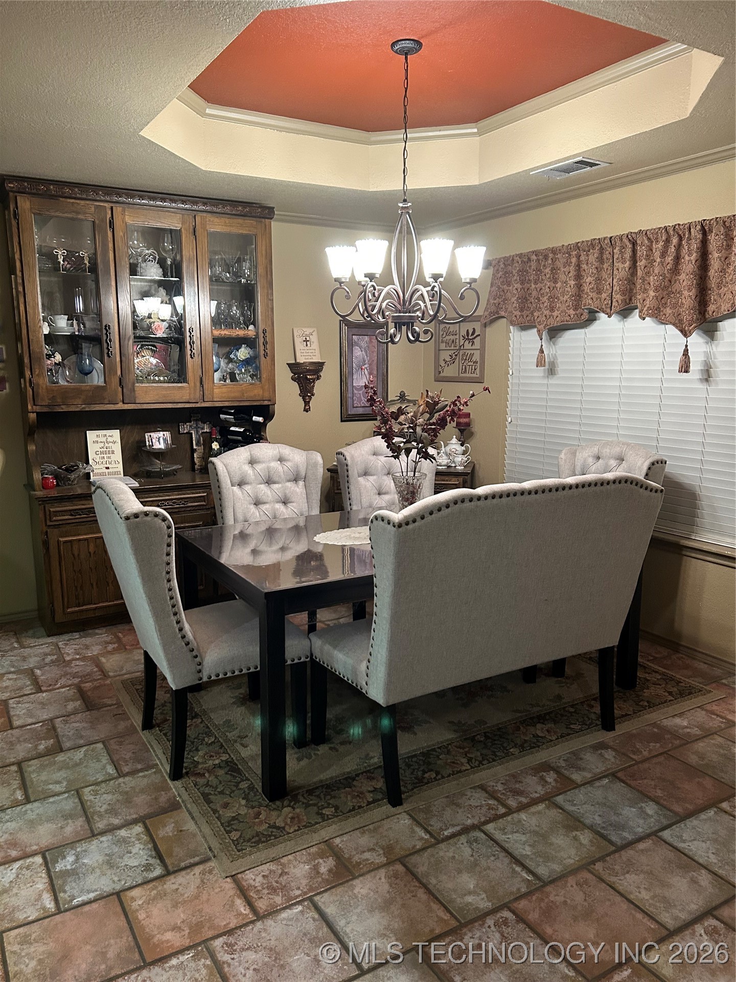 512 Oakland Court Property Photo 9