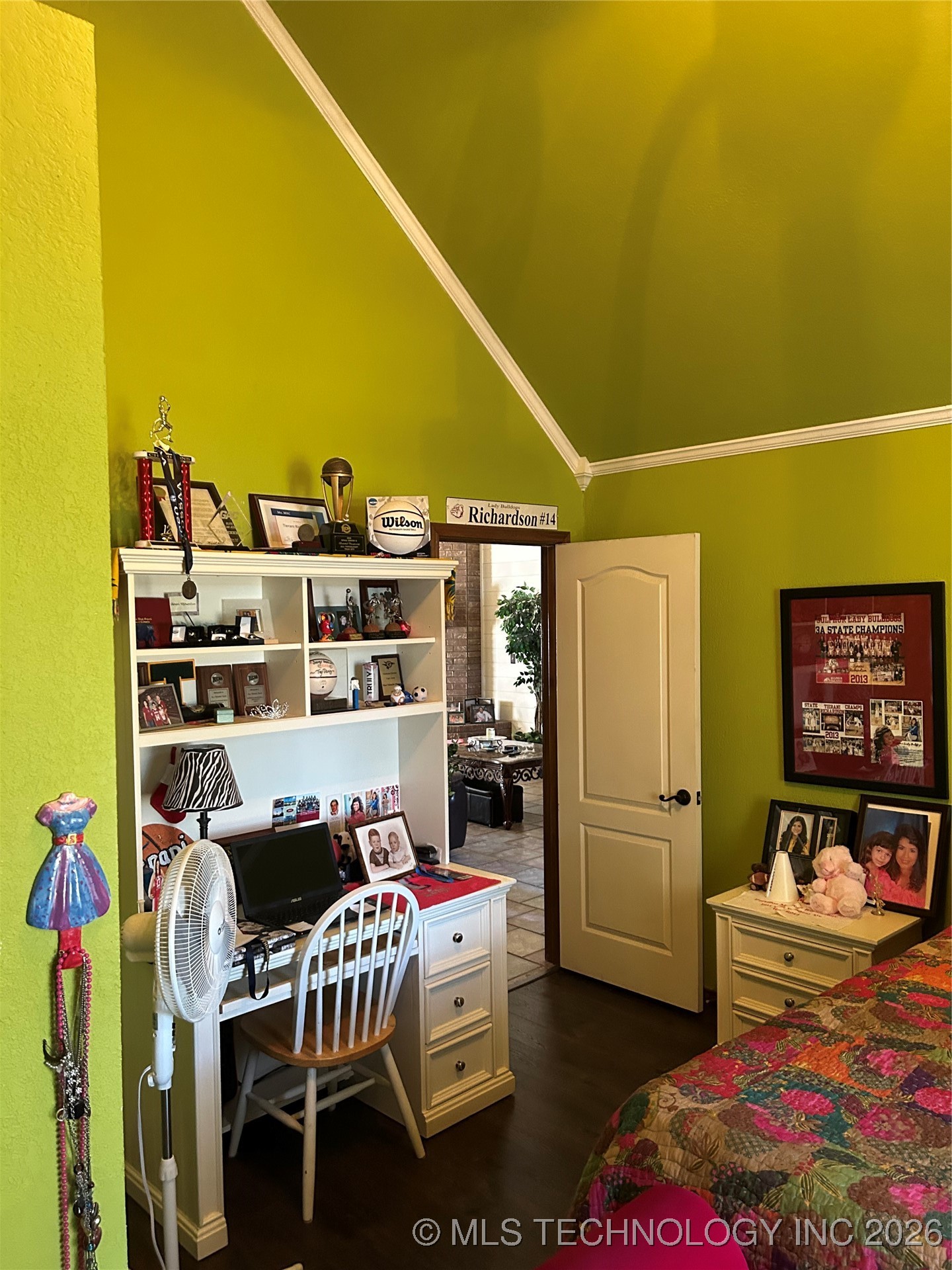 512 Oakland Court Property Photo 16