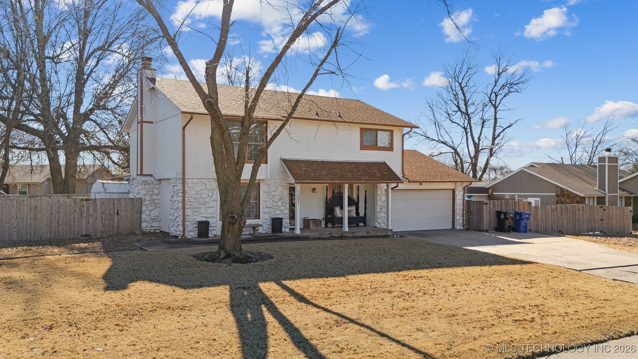 1001 W Queens Street Property Photo 1