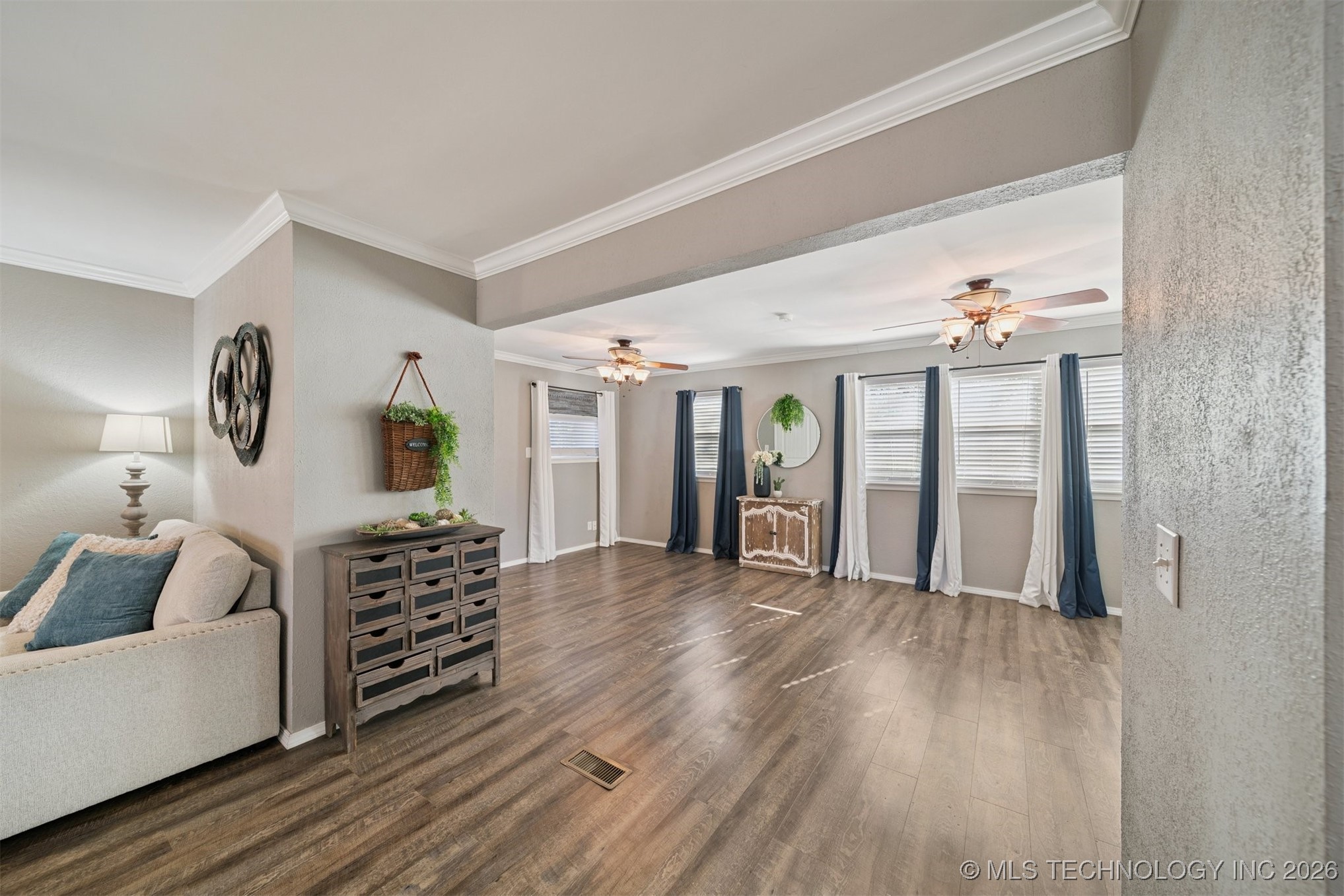 1001 W Queens Street Property Photo 8