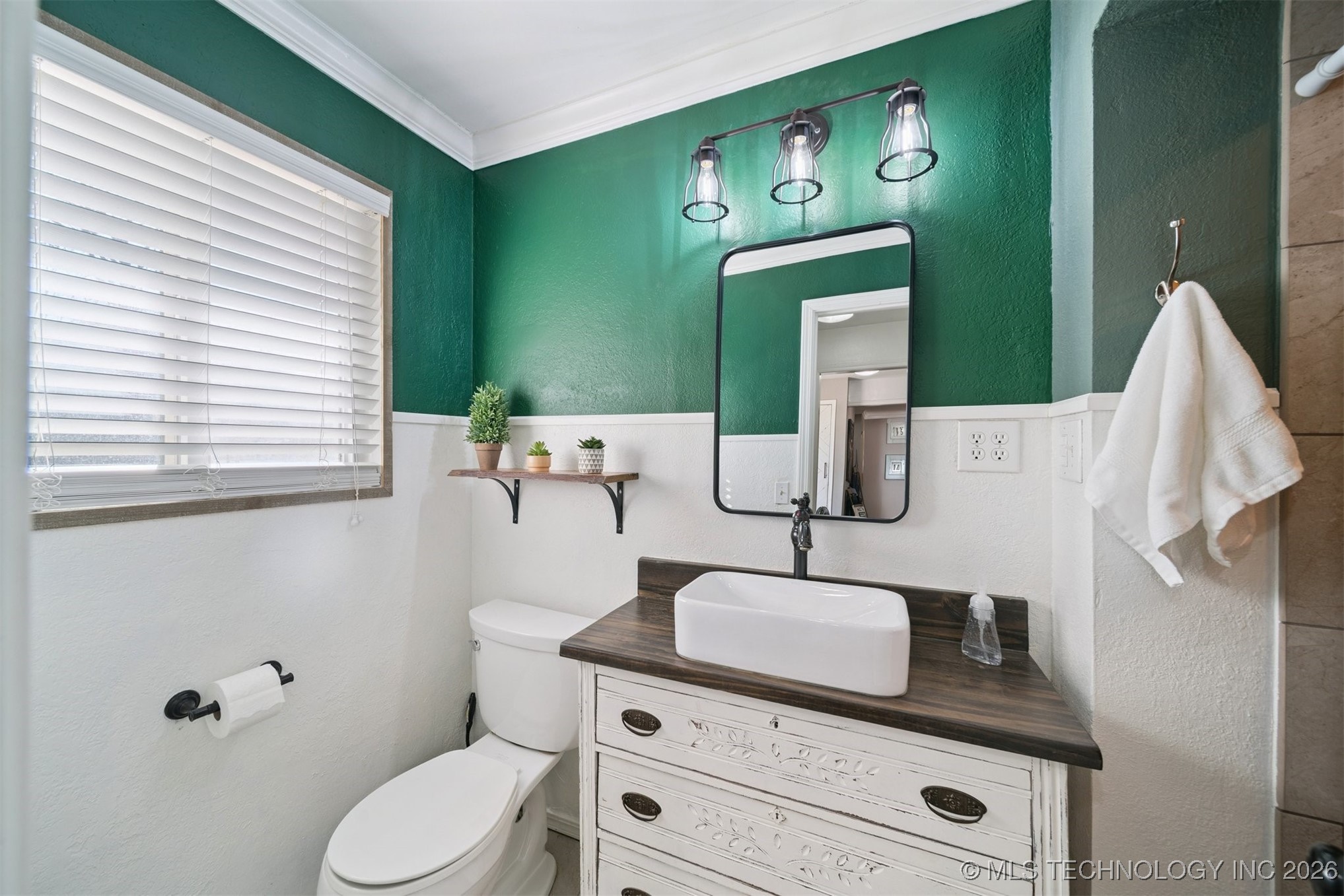 1001 W Queens Street Property Photo 17