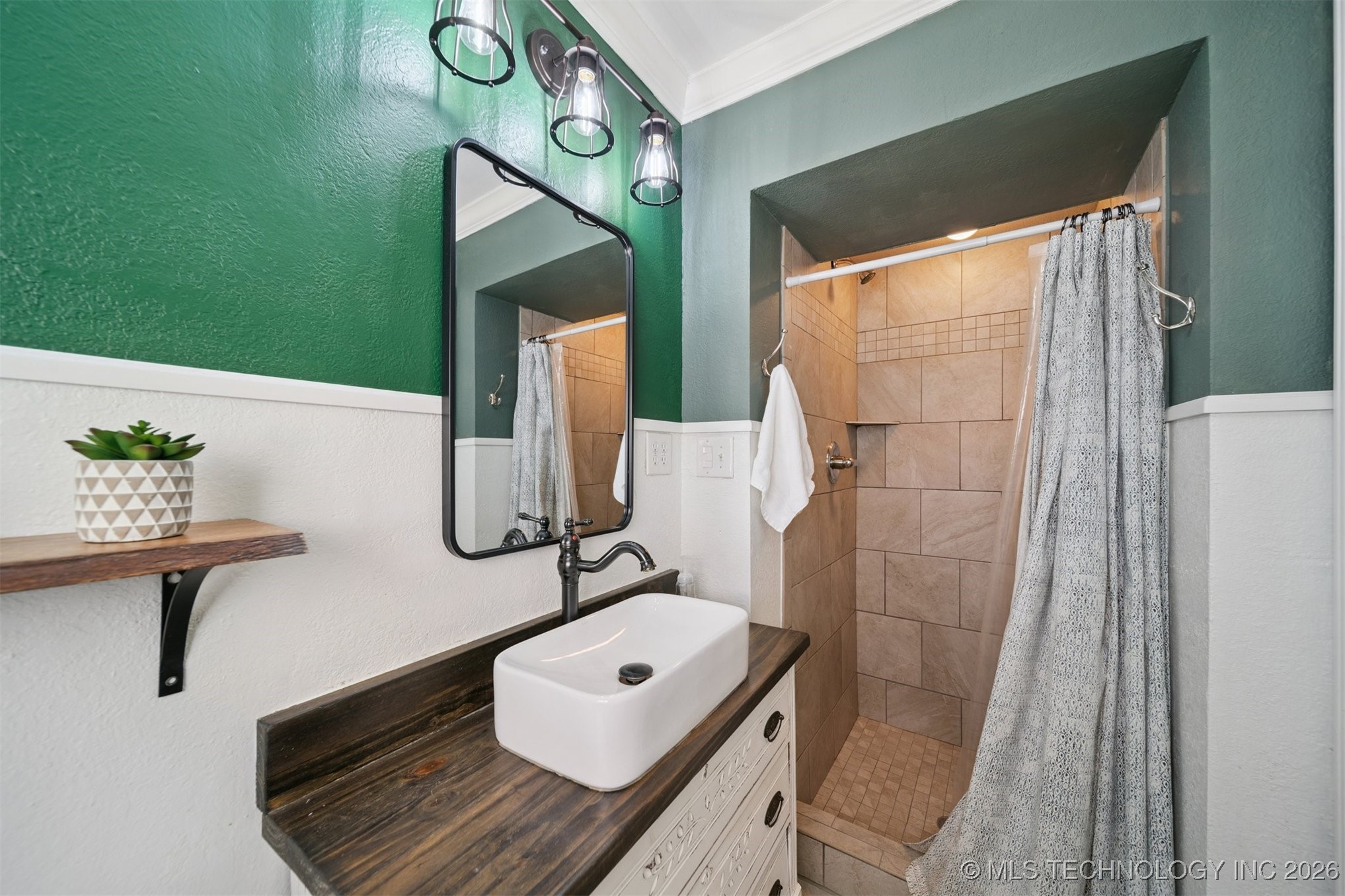 1001 W Queens Street Property Photo 18