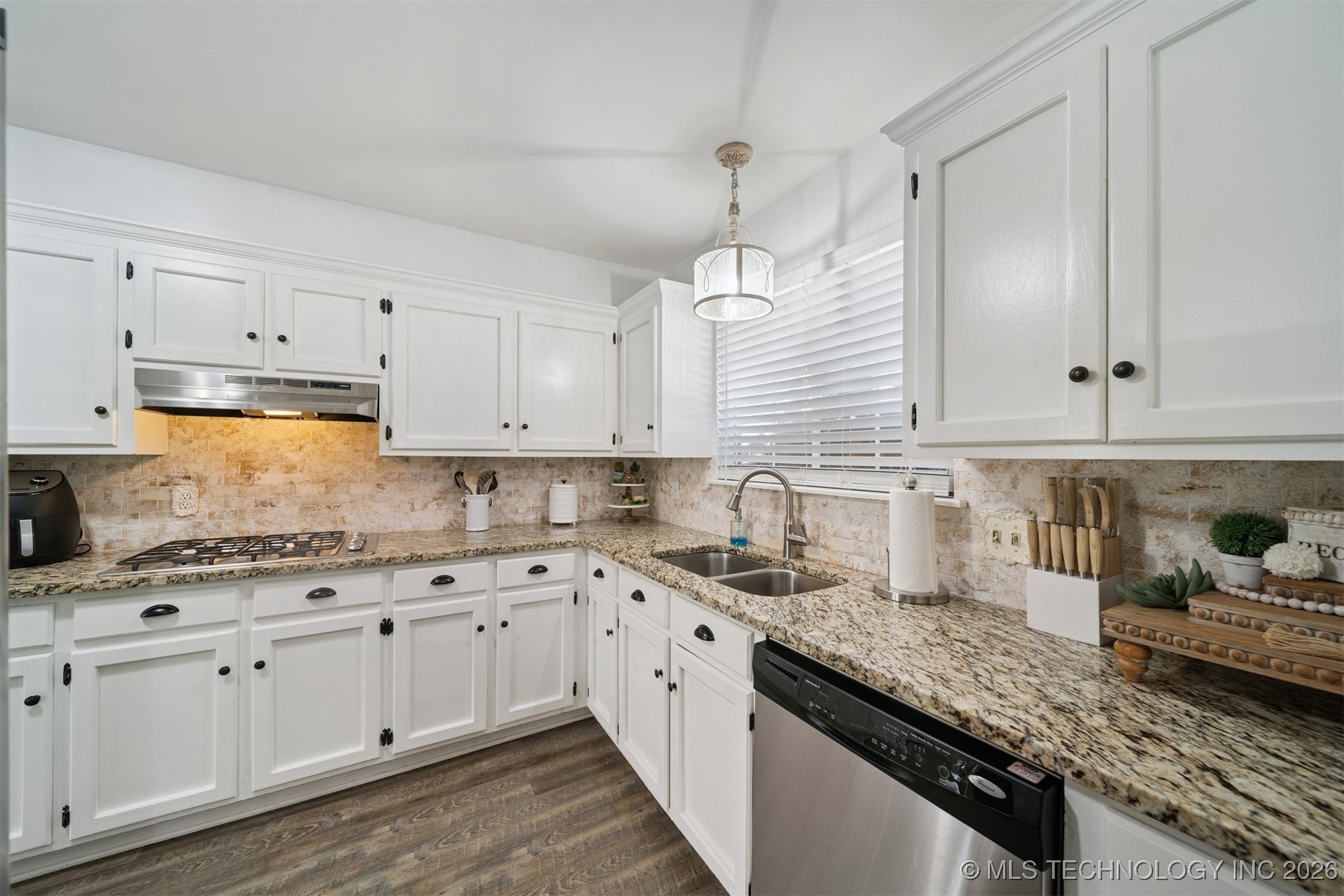 1001 W Queens Street Property Photo 22