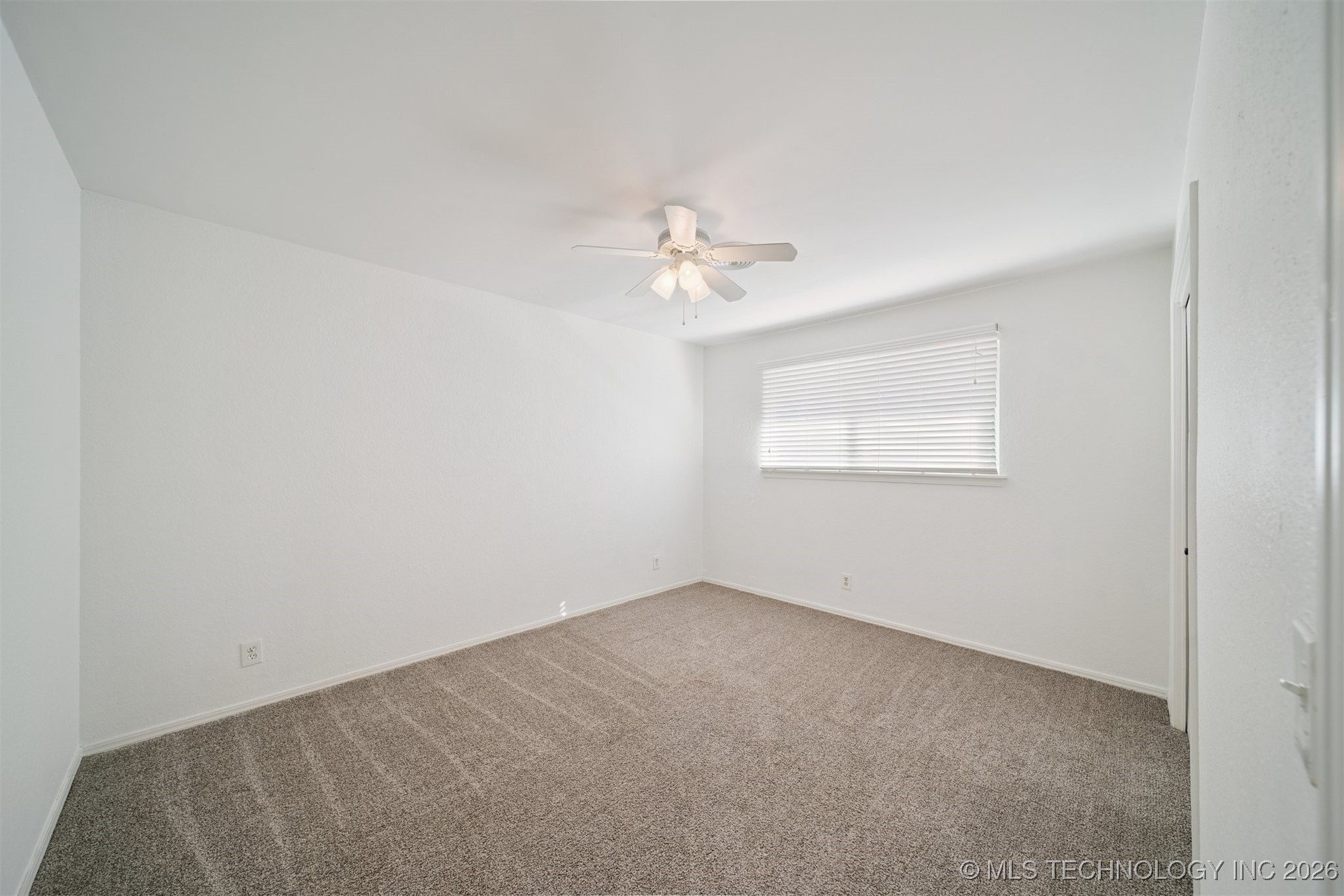 1001 W Queens Street Property Photo 32