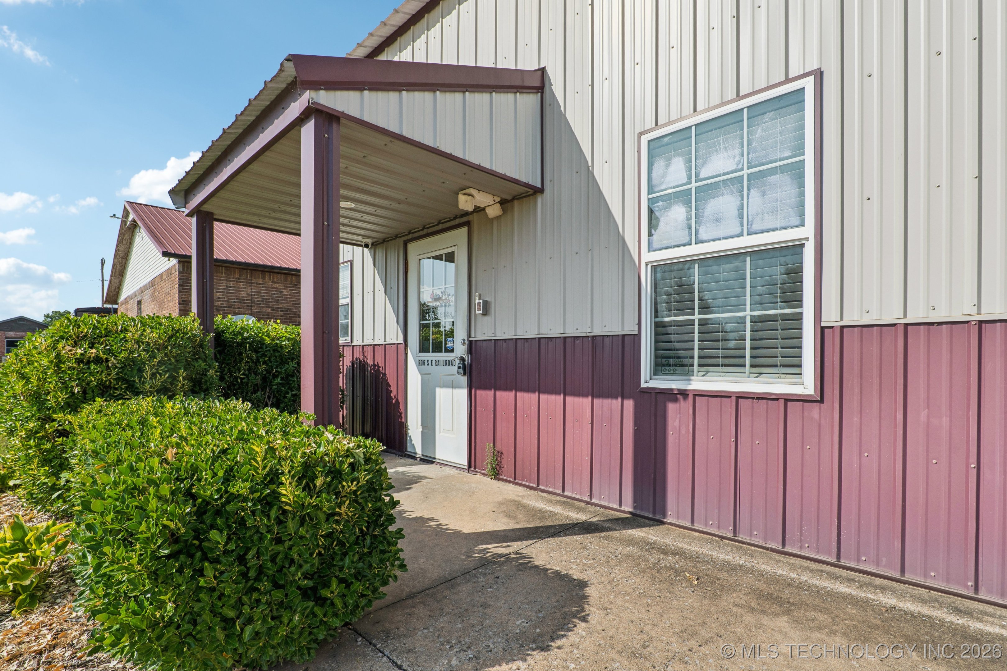 206 Se Railroad Street Property Photo 2