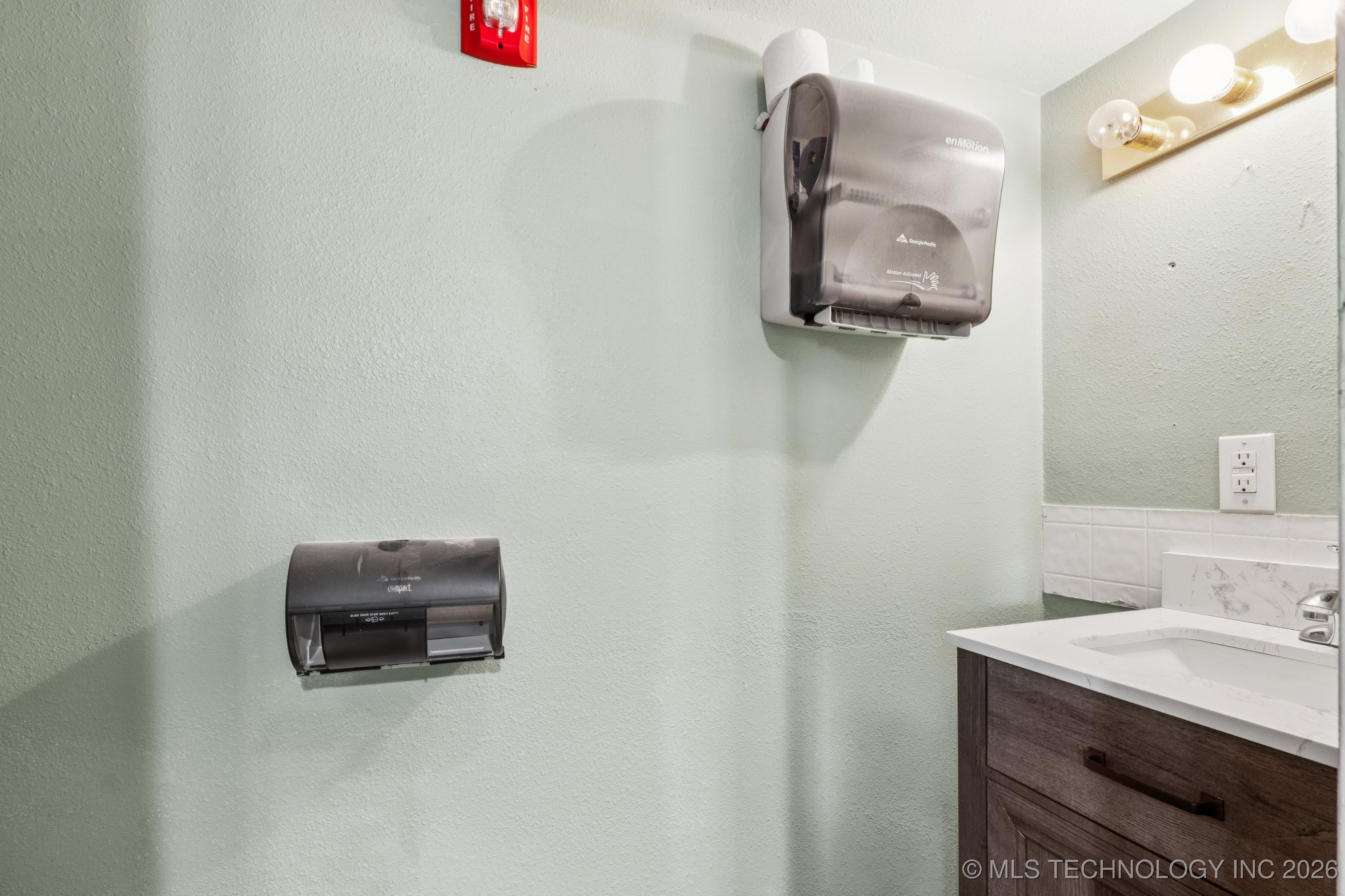 206 Se Railroad Street Property Photo 12