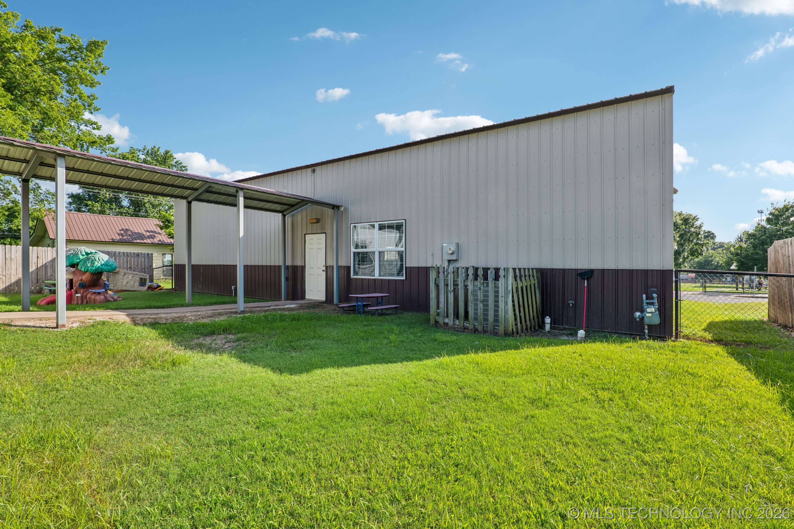 206 Se Railroad Street Property Photo 17