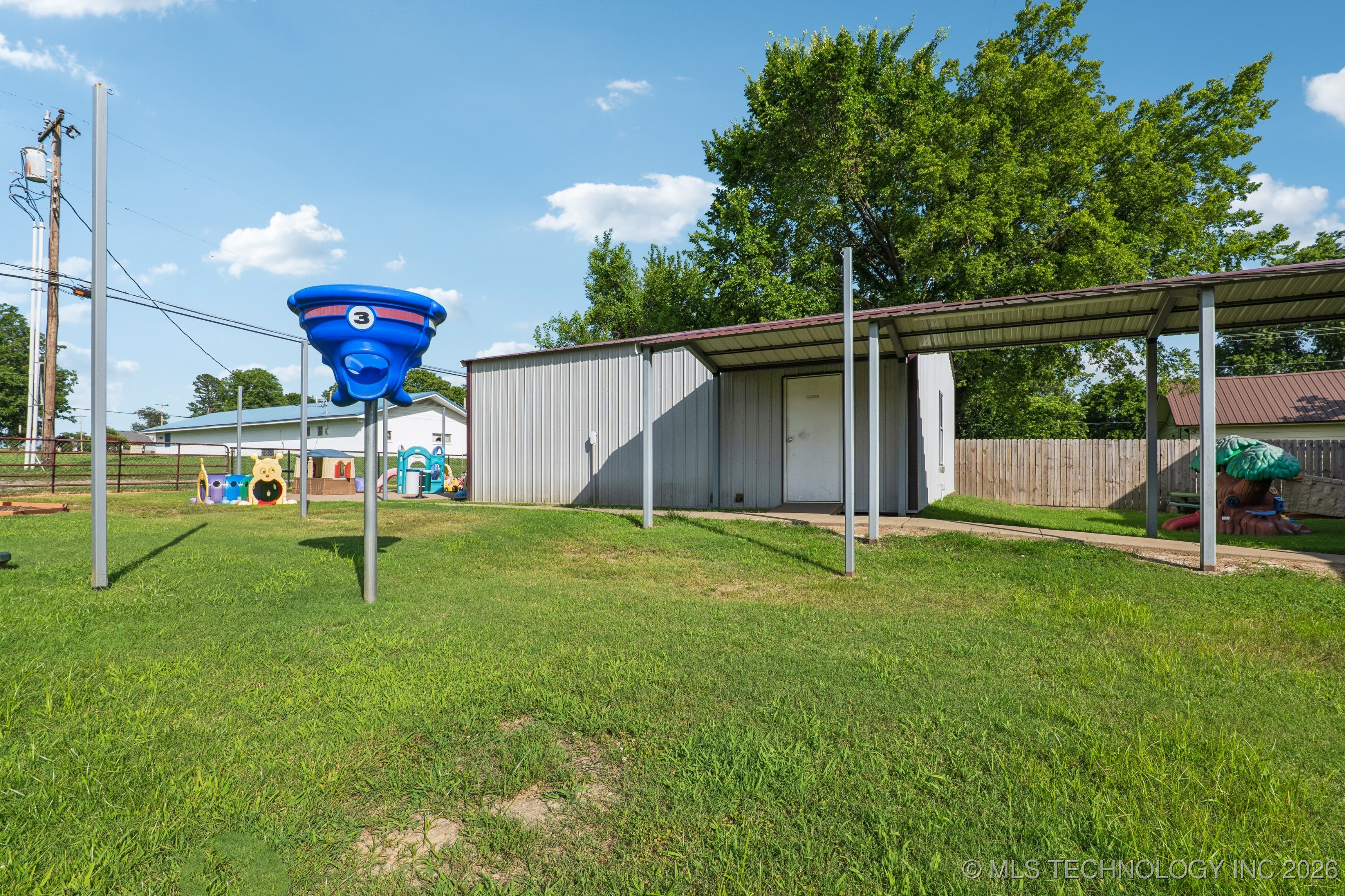 206 Se Railroad Street Property Photo 18