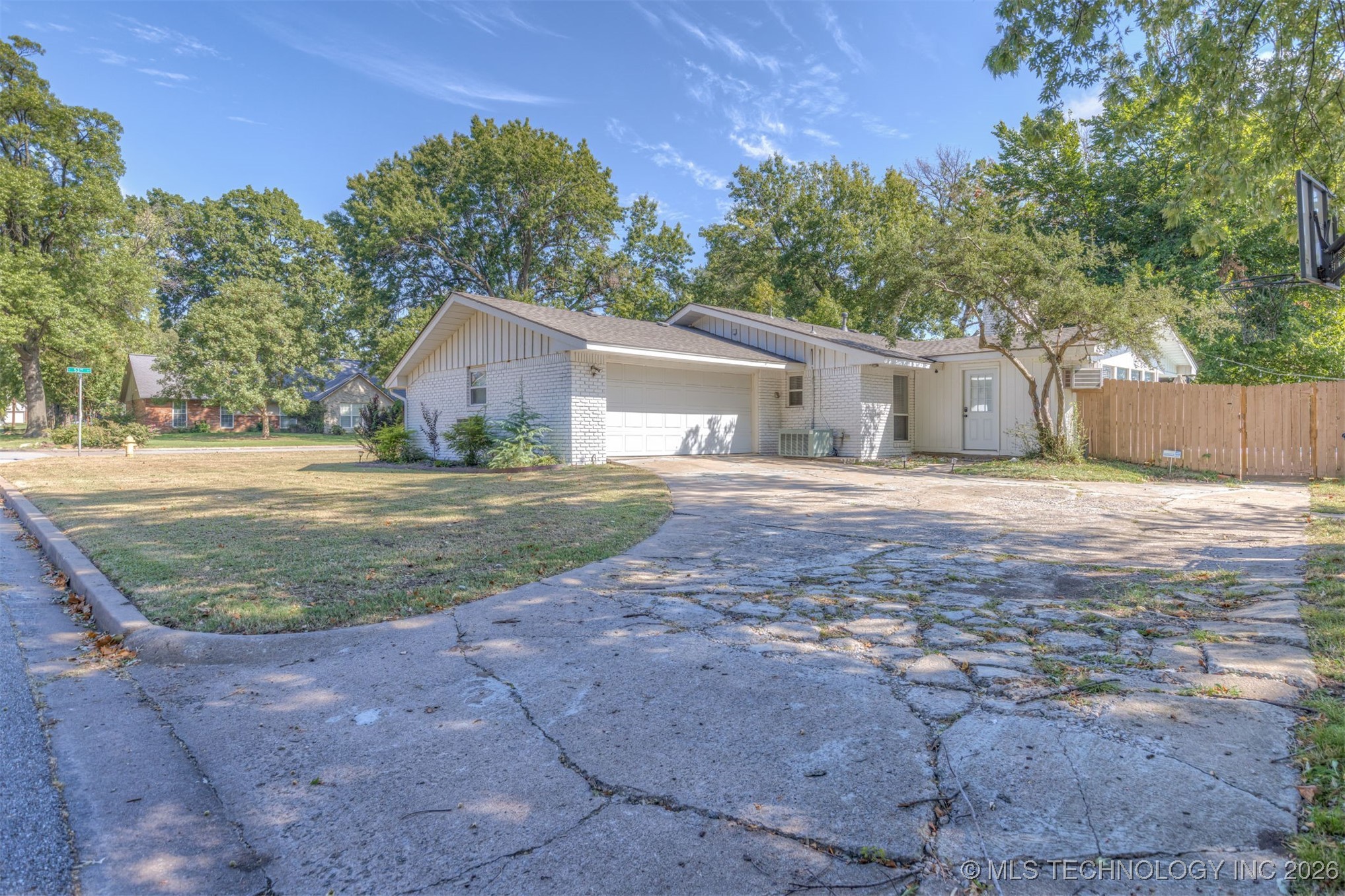 6410 E 53rd Street S Property Photo 4