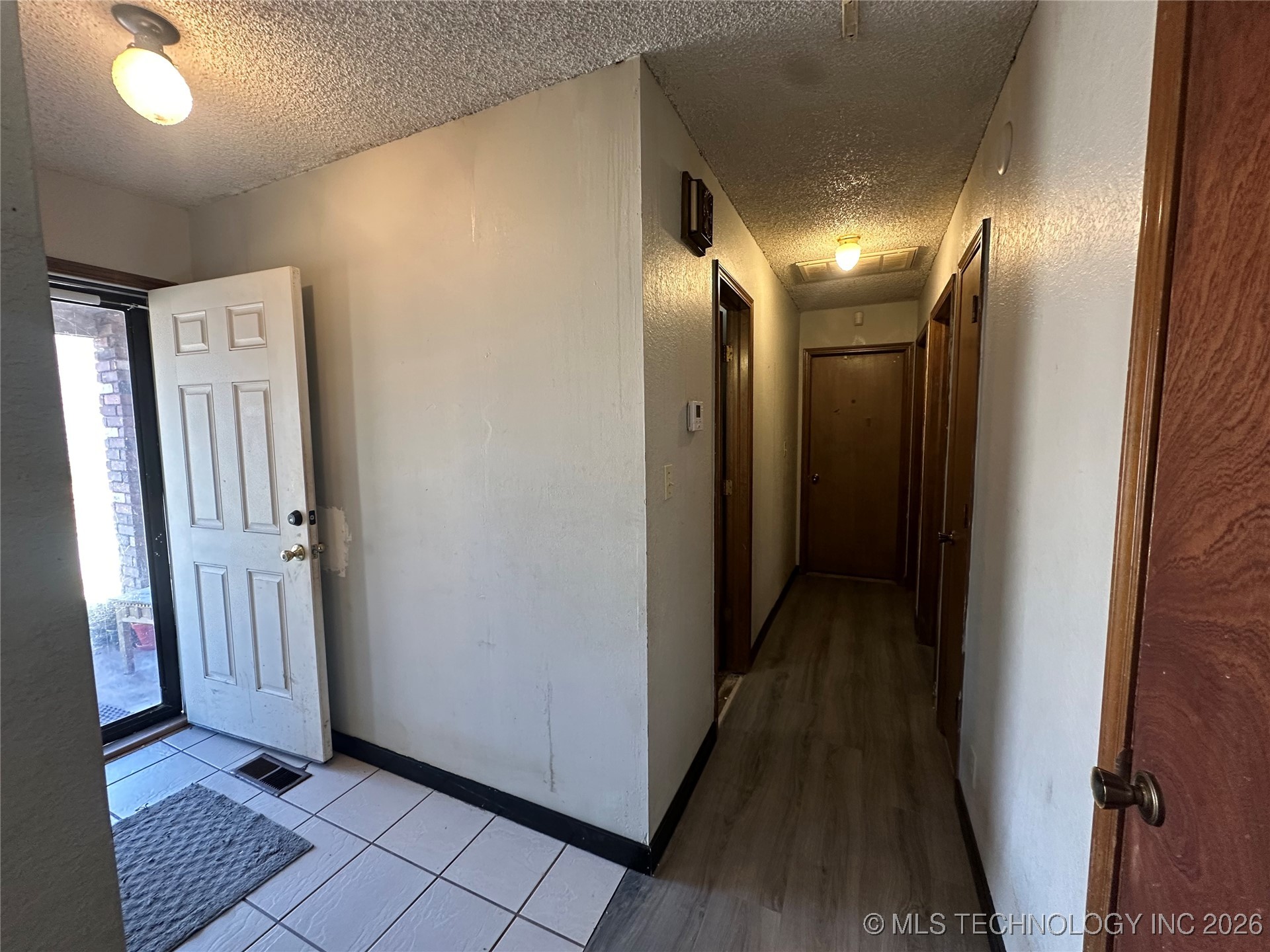 710 W Mary Lynn Drive Property Photo 3