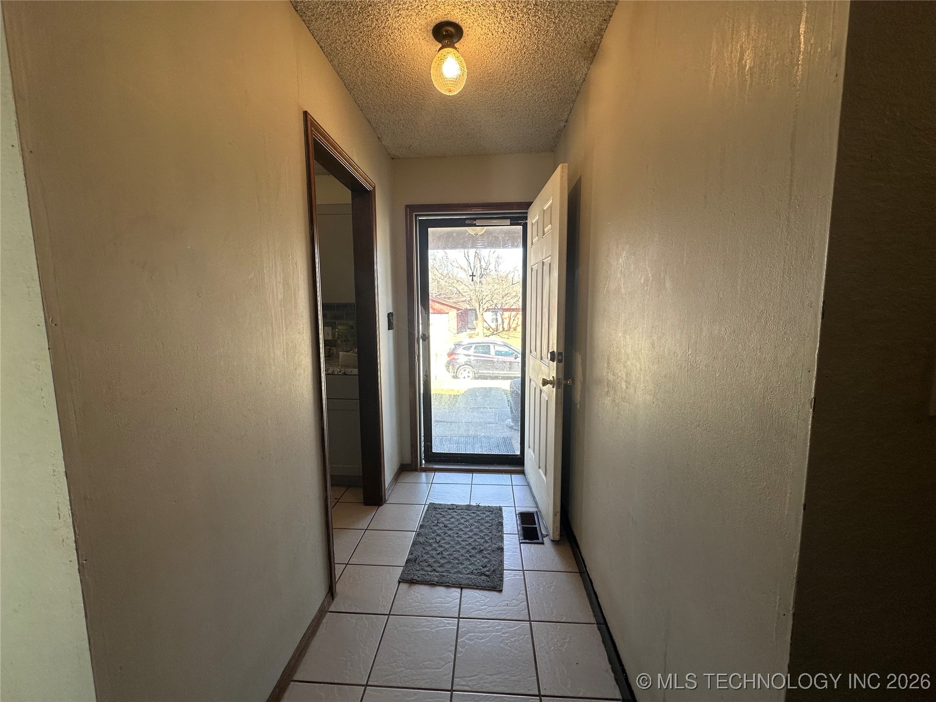 710 W Mary Lynn Drive Property Photo 4