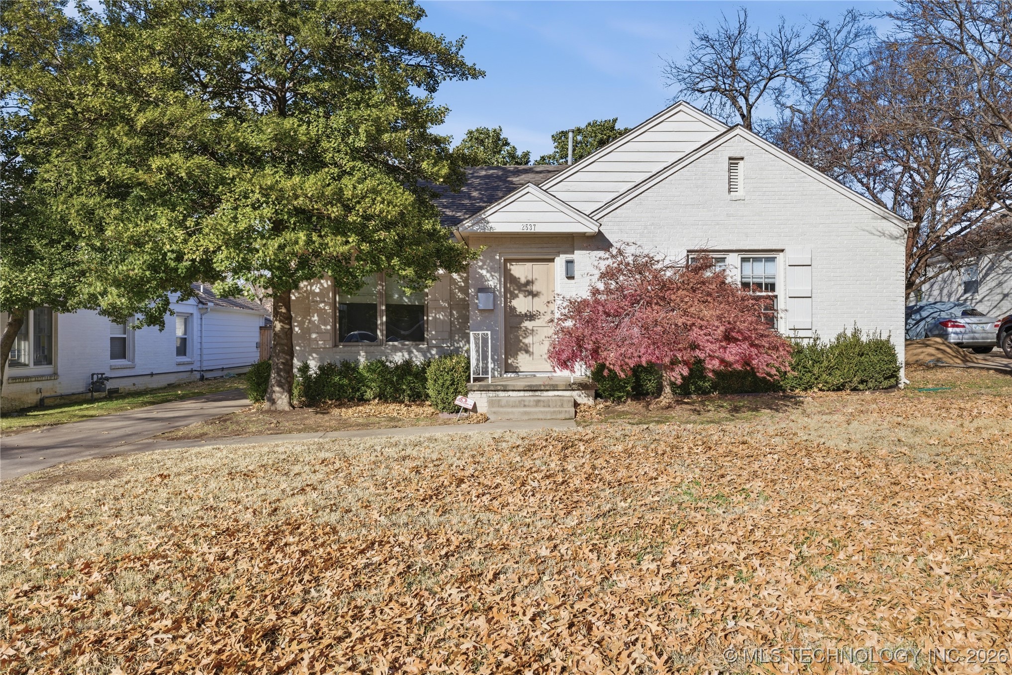 2537 E 18th Street Property Photo 1