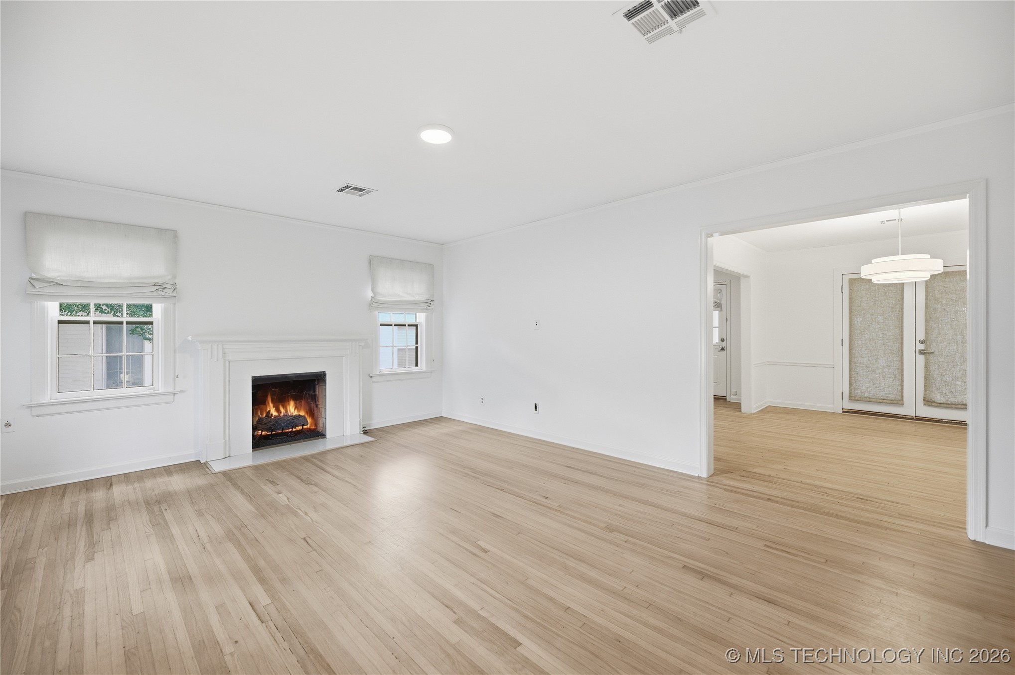 2537 E 18th Street Property Photo 2