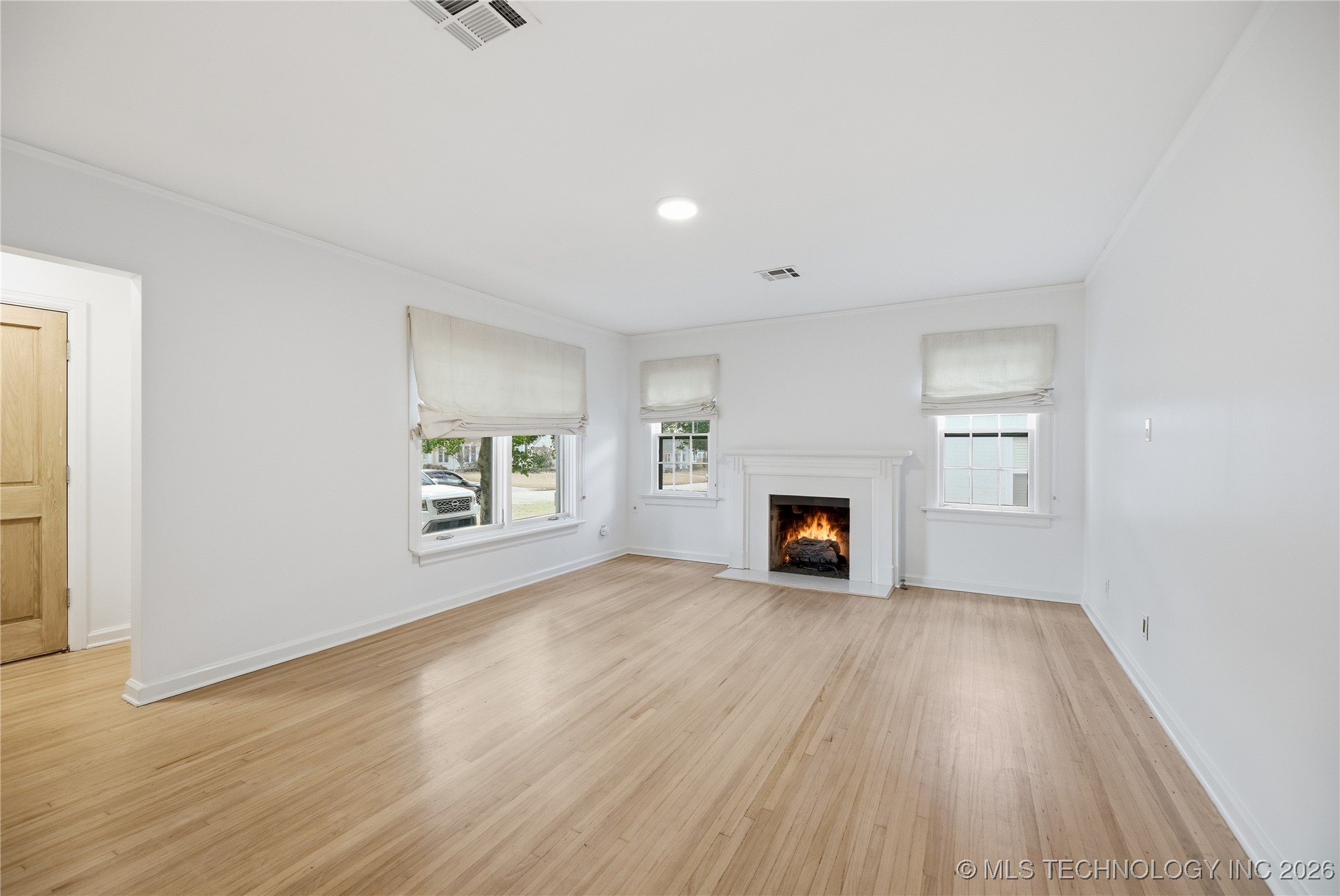 2537 E 18th Street Property Photo 3