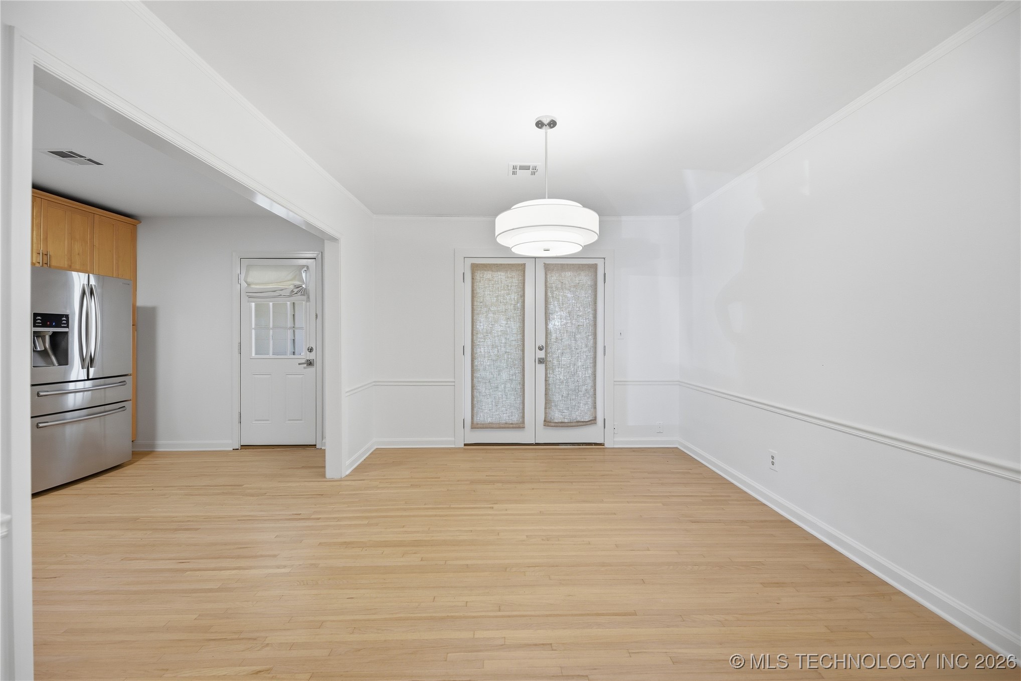 2537 E 18th Street Property Photo 5