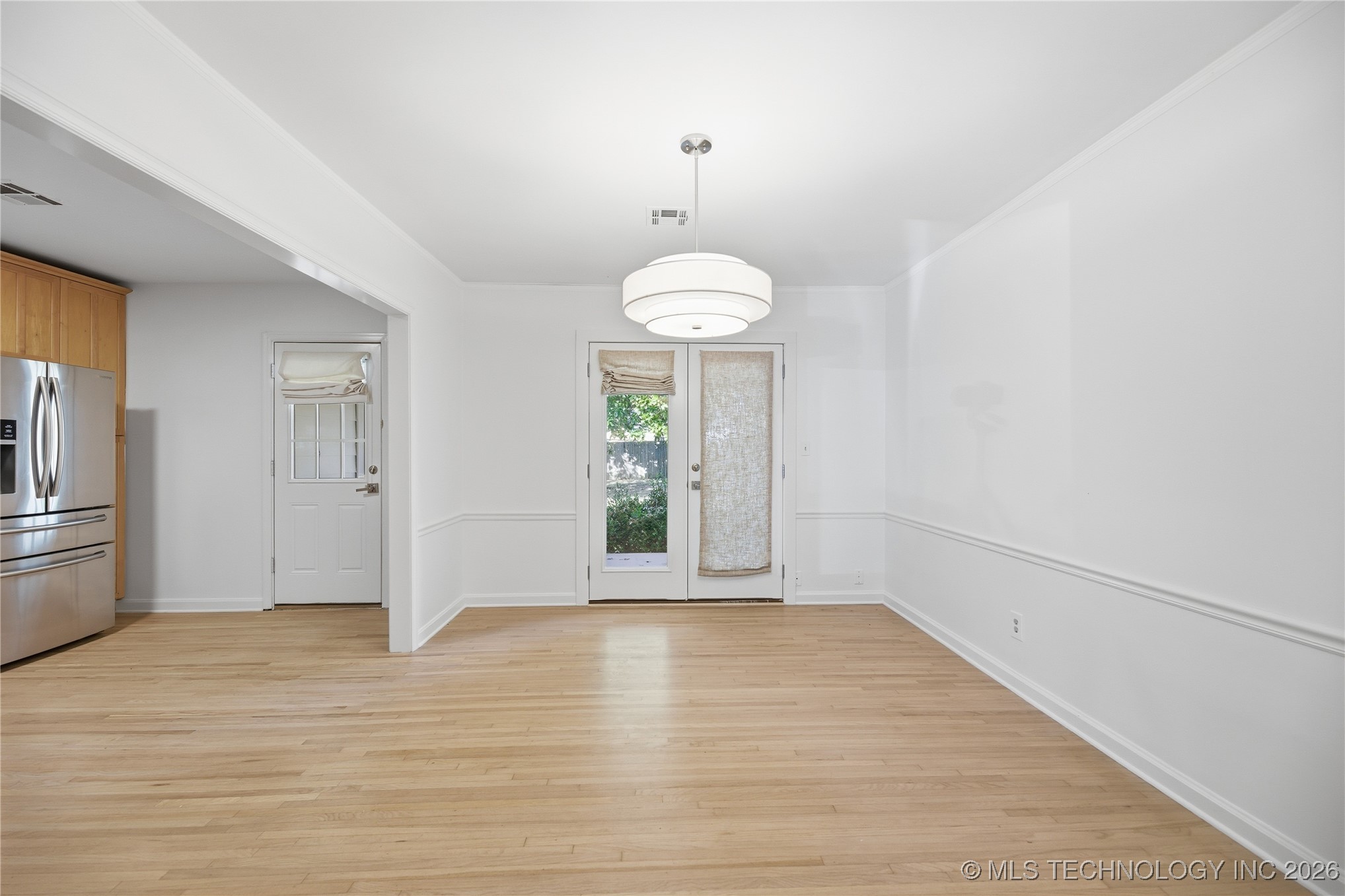 2537 E 18th Street Property Photo 10