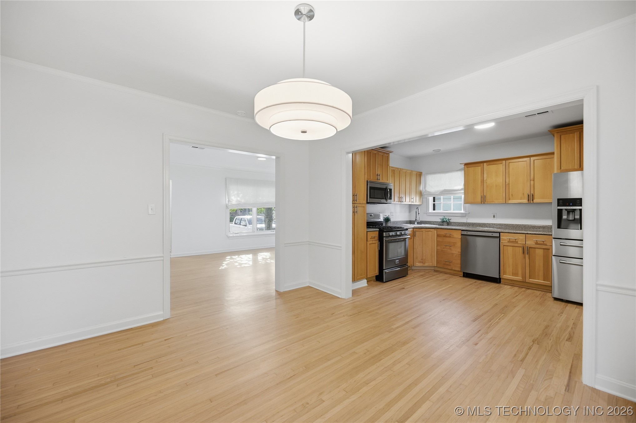 2537 E 18th Street Property Photo 11