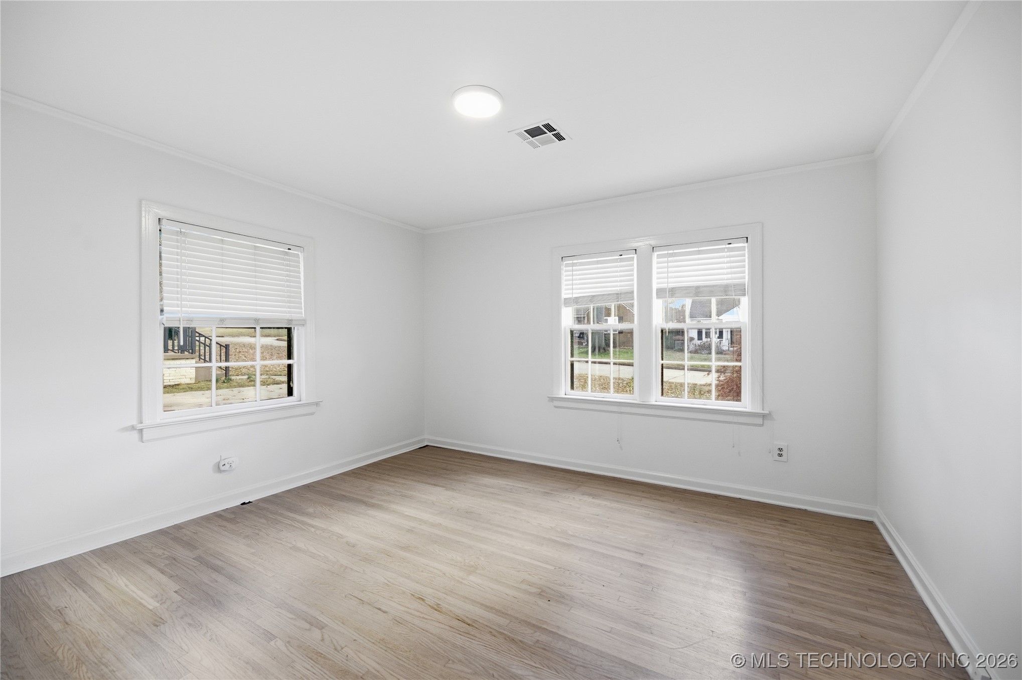 2537 E 18th Street Property Photo 12