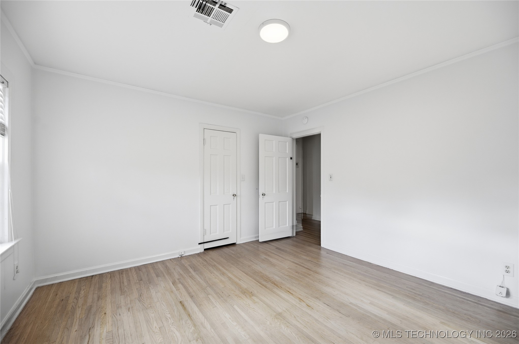 2537 E 18th Street Property Photo 13