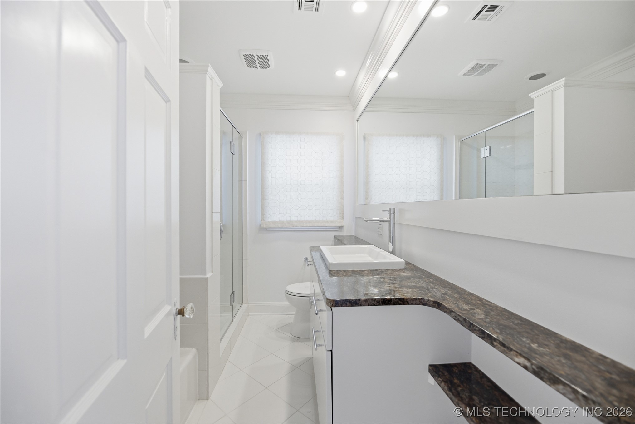 2537 E 18th Street Property Photo 14