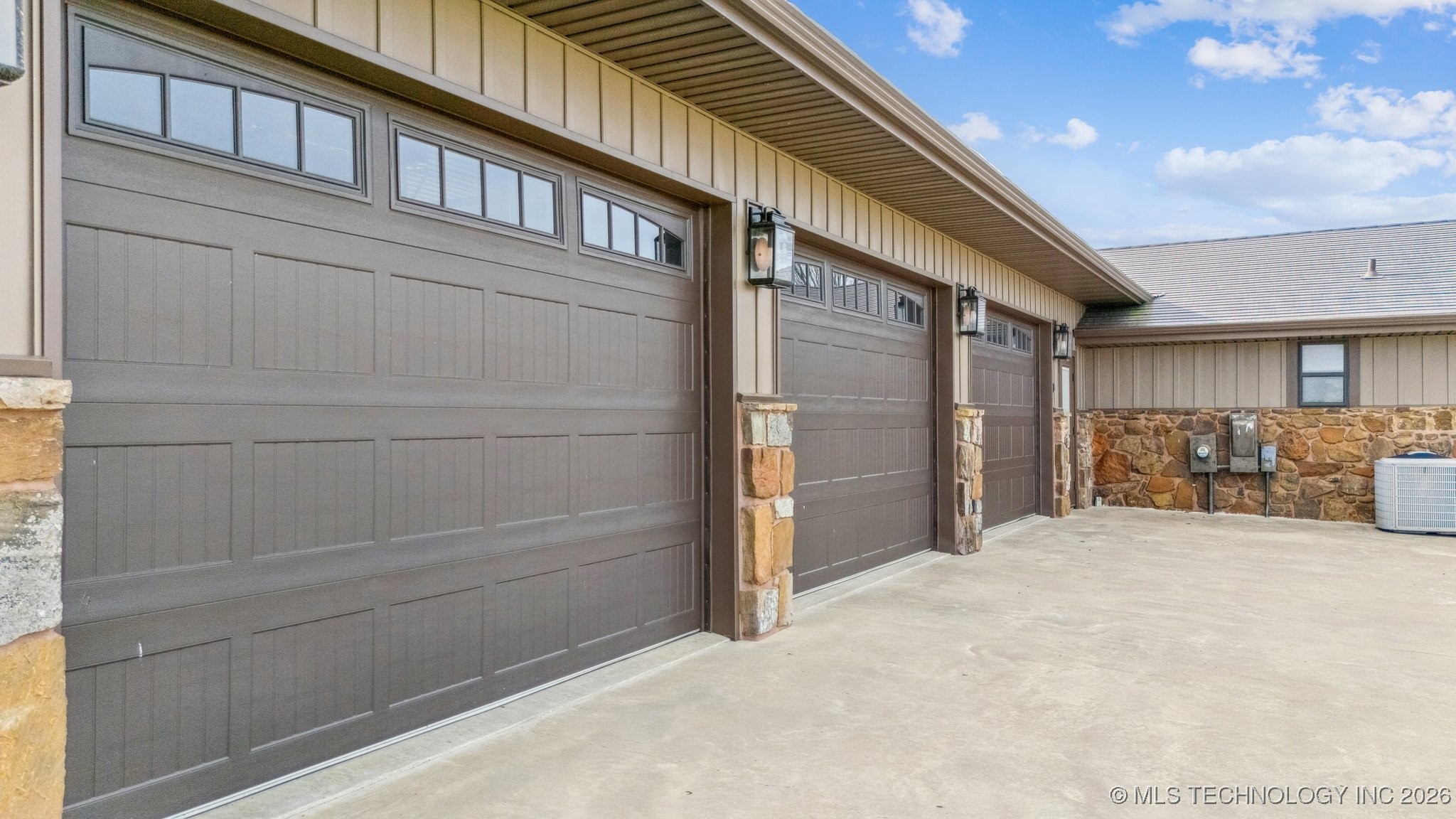 437367 E 320 Road Property Photo 6