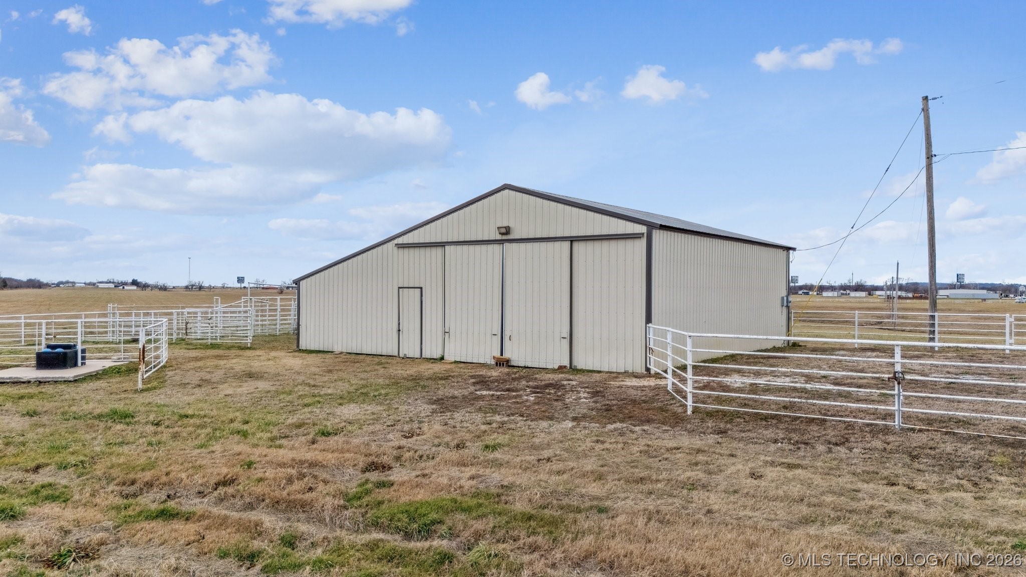 437367 E 320 Road Property Photo 10